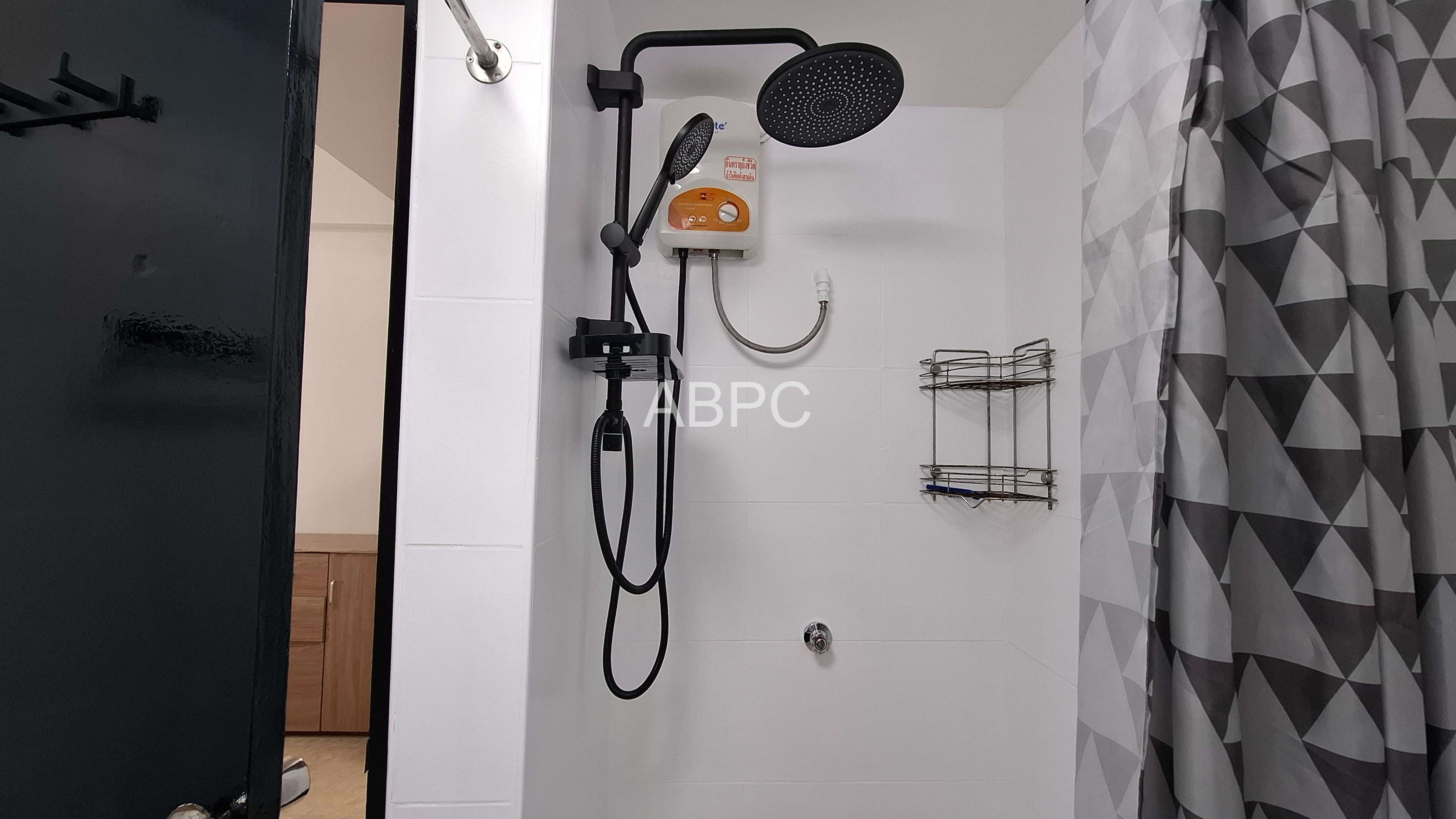 Newly renovated studio for rent photo 7