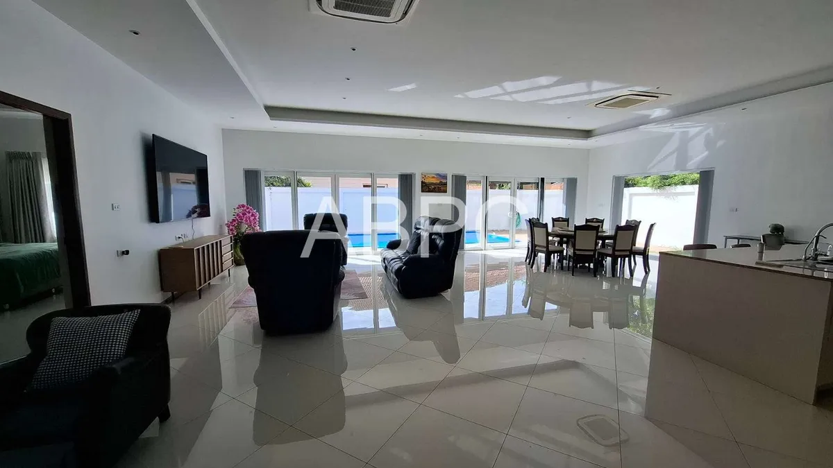 Brand new 3 Bedroom Pool Villa photo 11