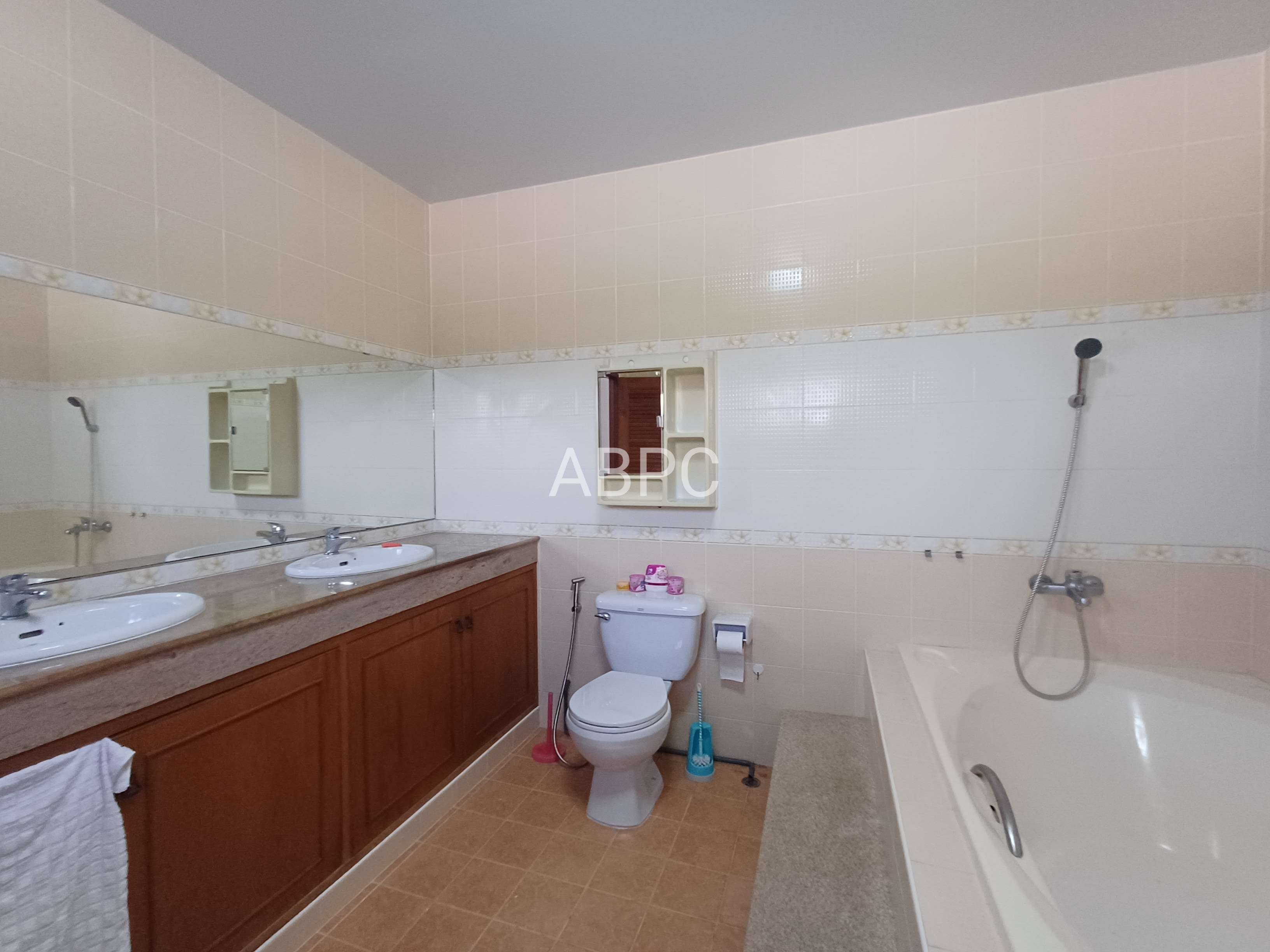 Spacious Private Pool Villa 5 bedrooms 7 bathrooms in Nongplalai for Sale photo 9
