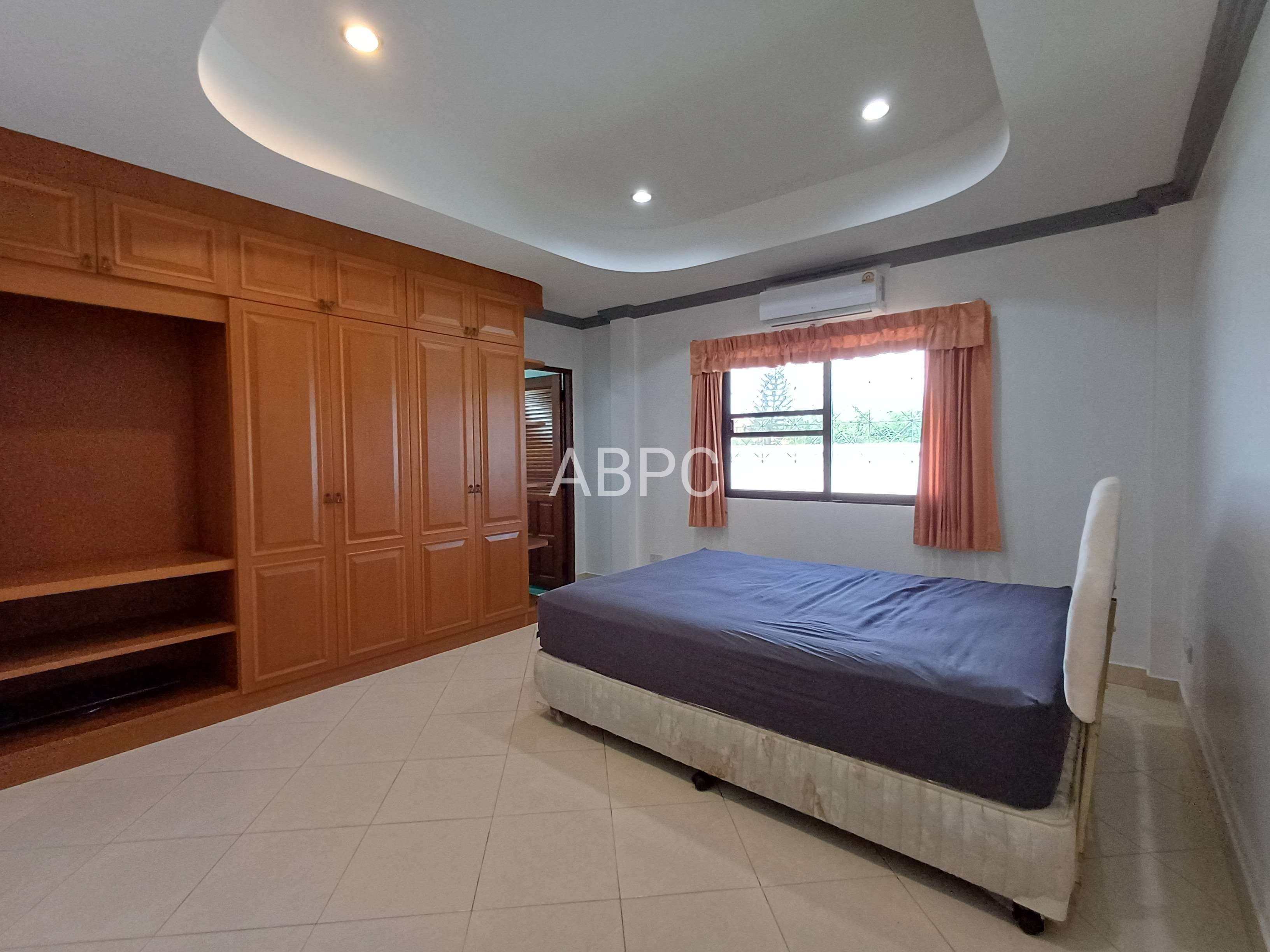 Spacious Private Pool Villa 5 bedrooms 7 bathrooms in Nongplalai for Sale photo 11