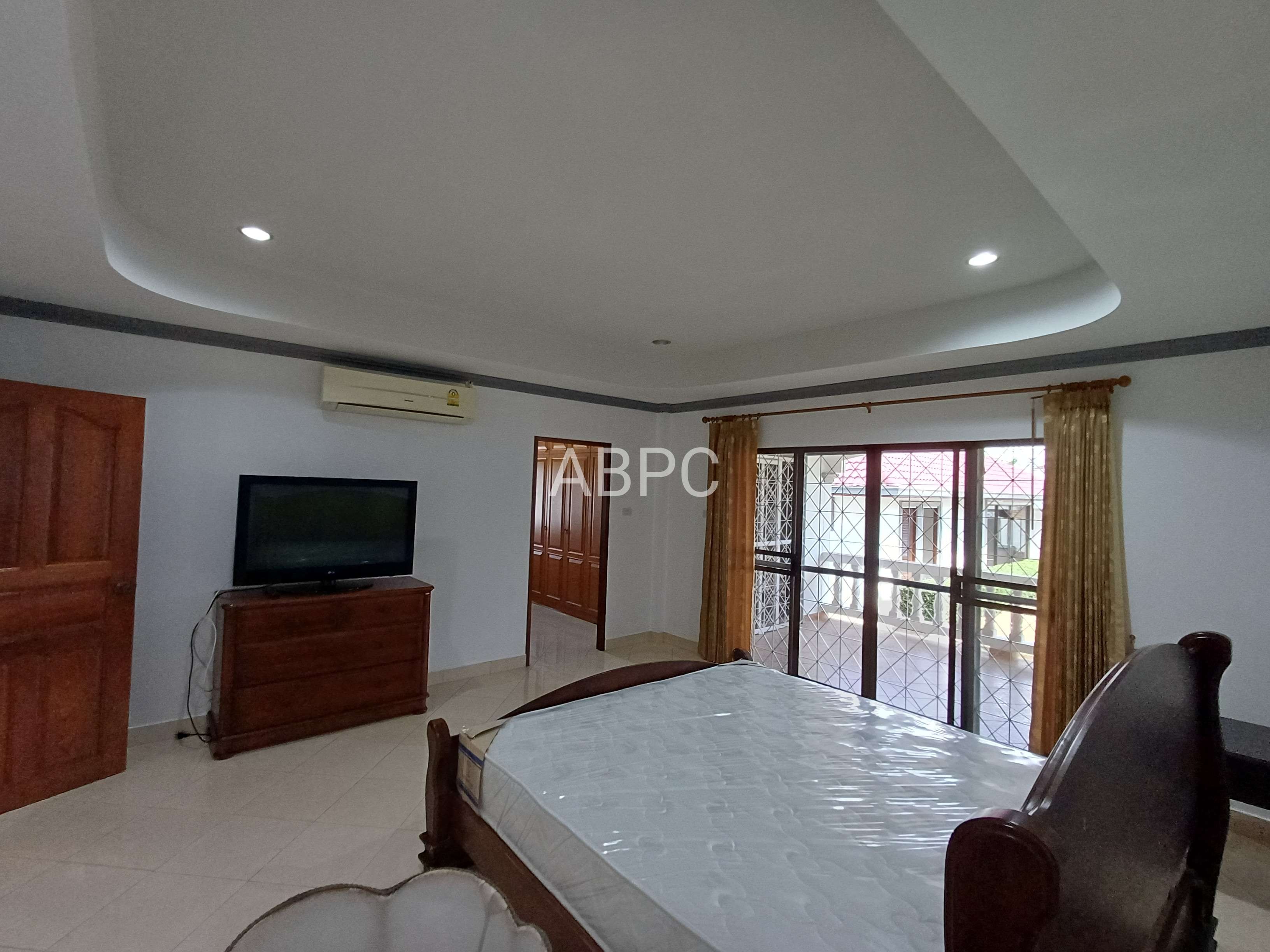 Spacious Private Pool Villa 5 bedrooms 7 bathrooms in Nongplalai for Sale photo 8