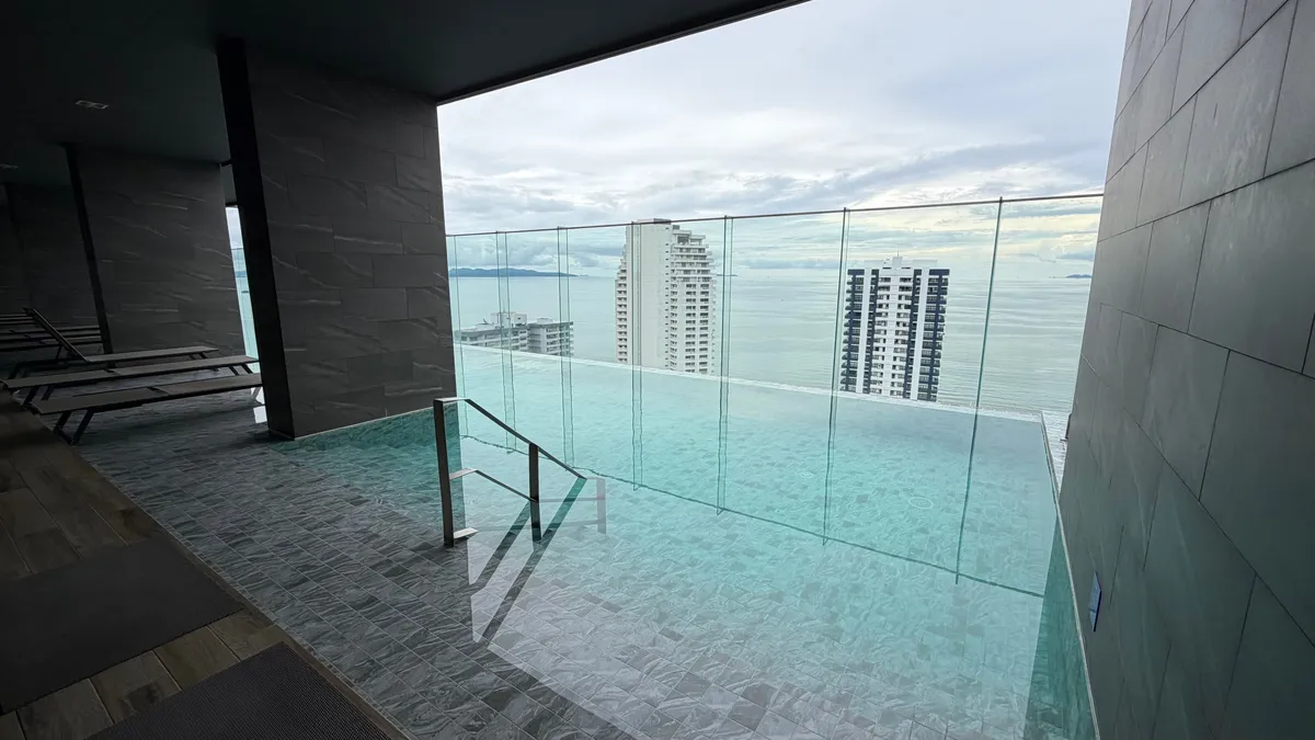 Luxury One bedroom Condo For Rent In Pratamnak photo 17