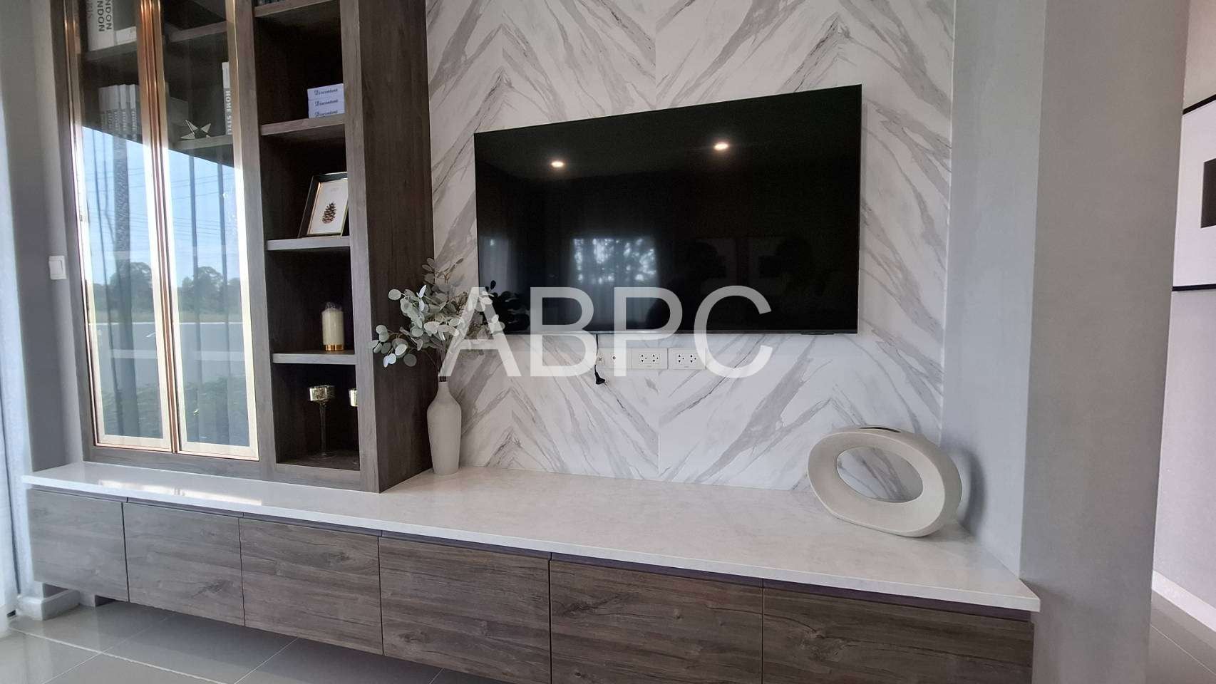 Modern 4-Bedroom House for Rent or Sale photo 5