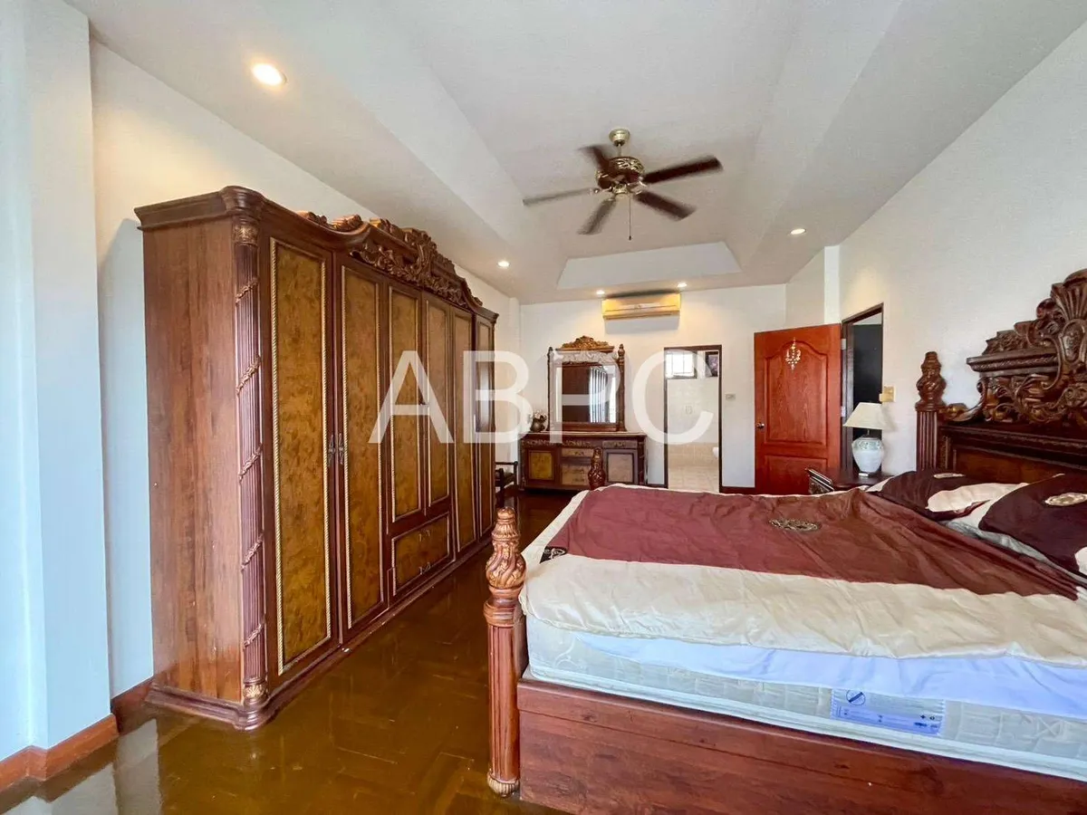 Four Bedroom Three Bathroom House in Popular Jomtien Village photo 17
