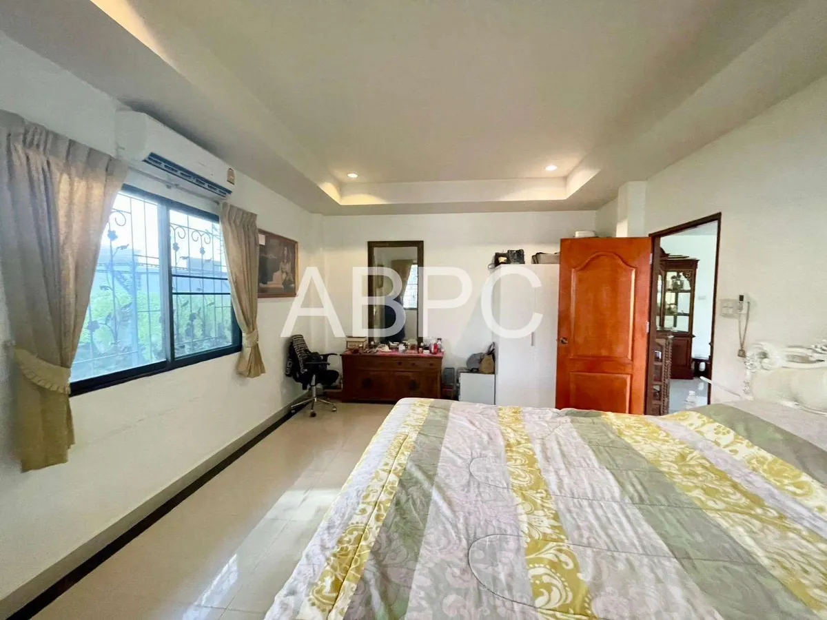 Four Bedroom Three Bathroom House in Popular Jomtien Village photo 4