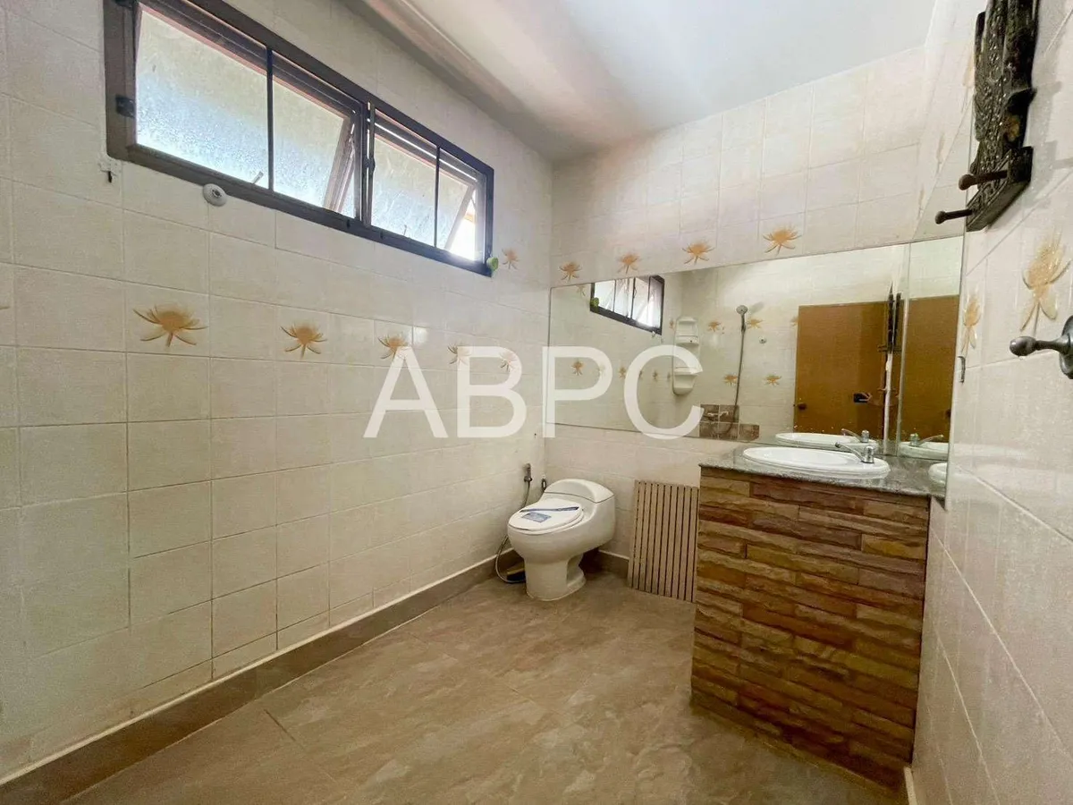 Four Bedroom Three Bathroom House in Popular Jomtien Village photo 5