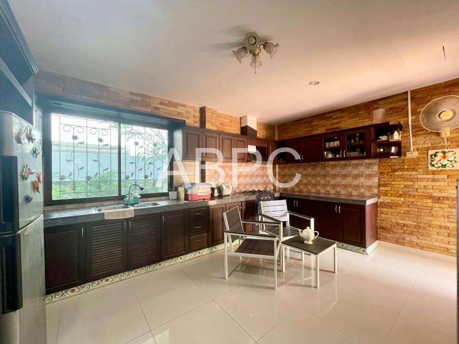 Four Bedroom Three Bathroom House in Popular Jomtien Village photo 12