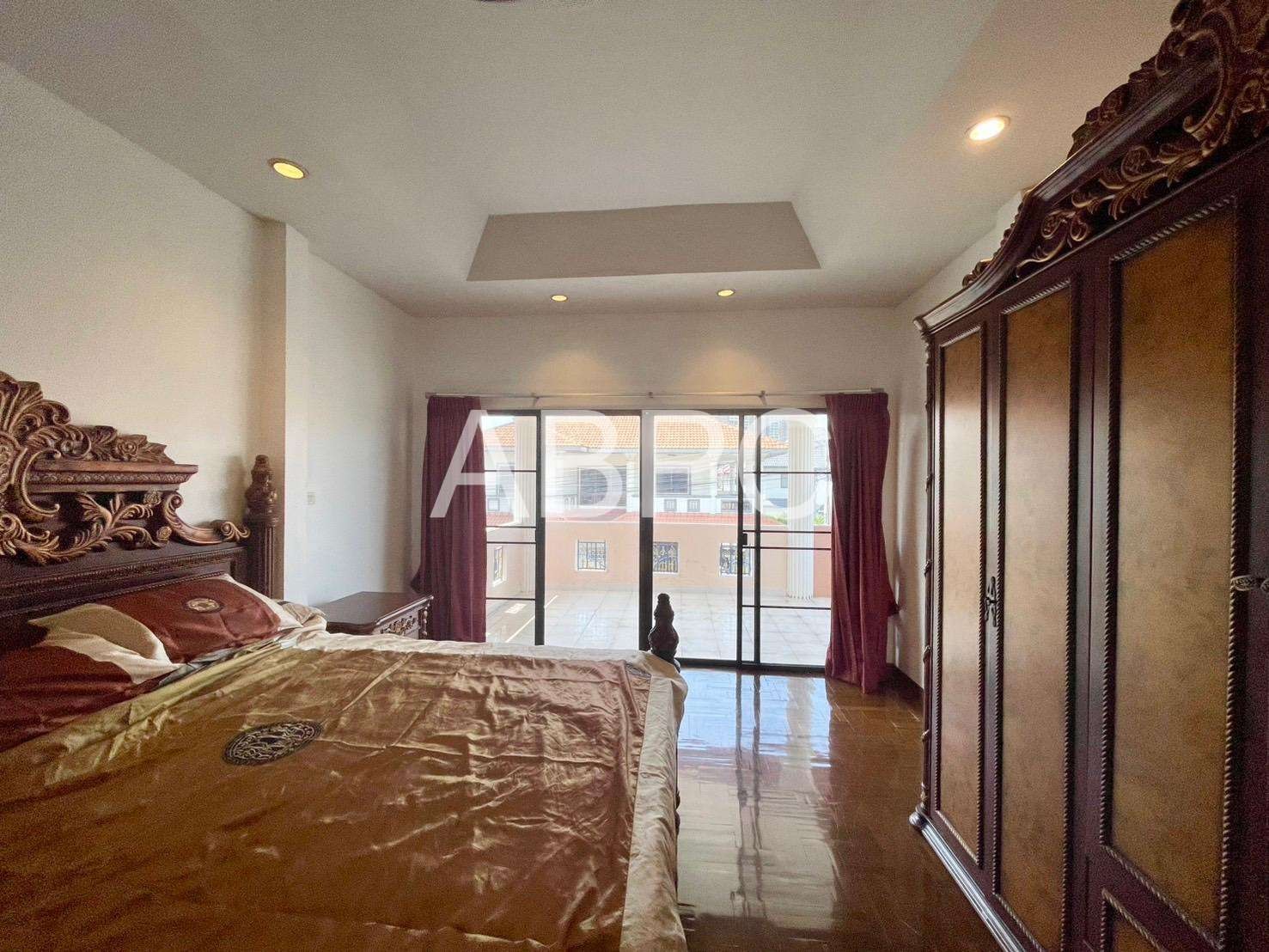 Four Bedroom Three Bathroom House in Popular Jomtien Village photo 7