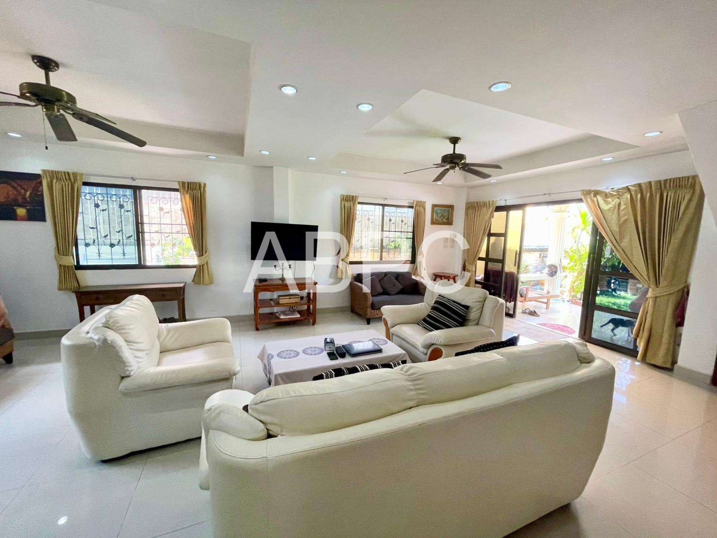 Four Bedroom Three Bathroom House in Popular Jomtien Village photo 20