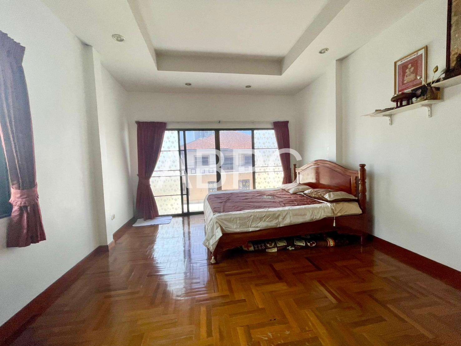 Four Bedroom Three Bathroom House in Popular Jomtien Village photo 15