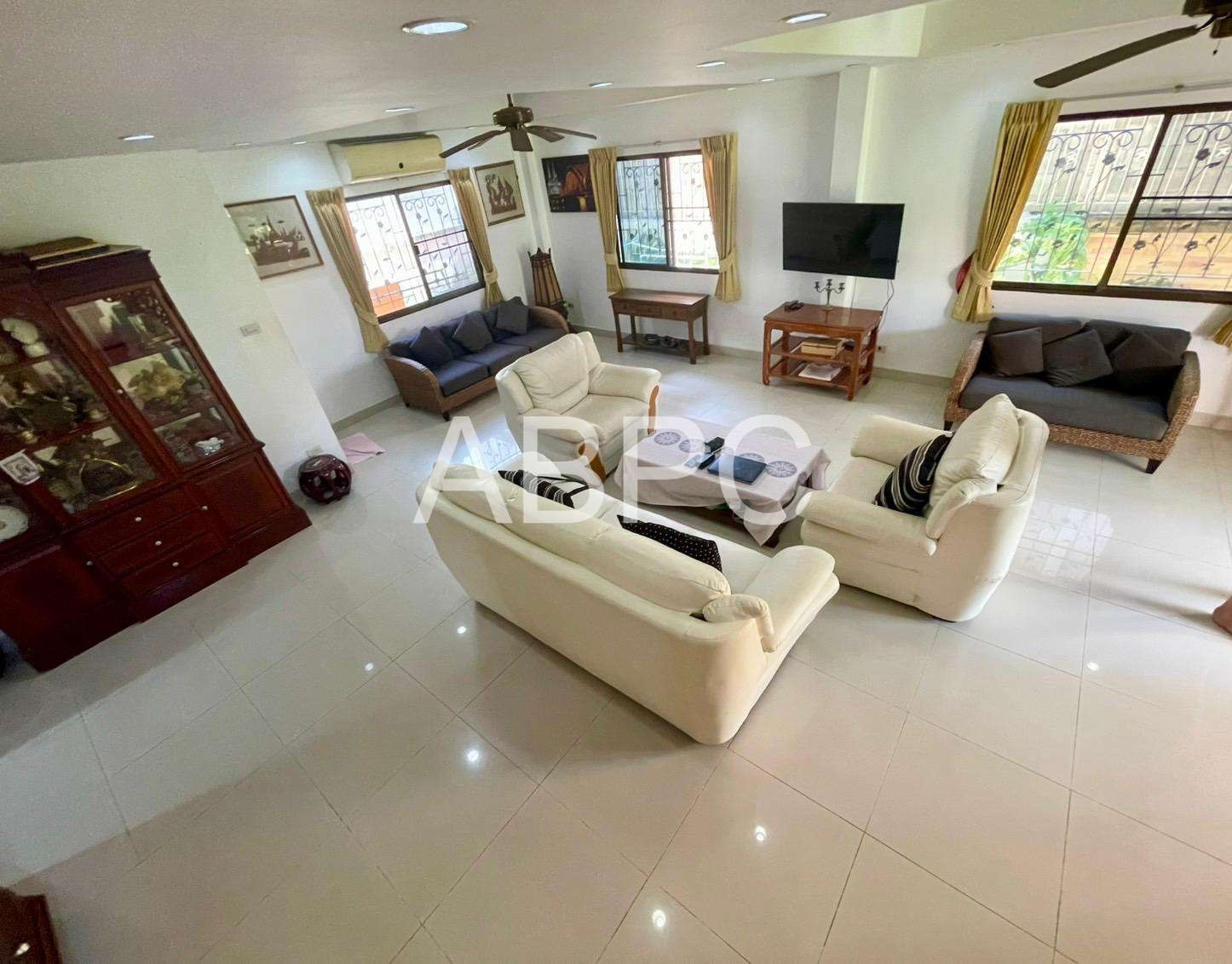 Four Bedroom Three Bathroom House in Popular Jomtien Village photo 19