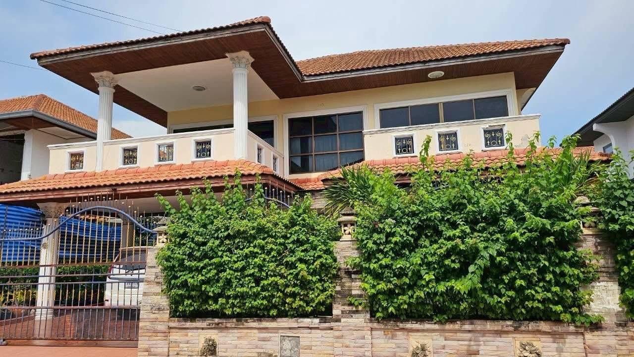 Four Bedroom Three Bathroom House in Popular Jomtien Village photo 26