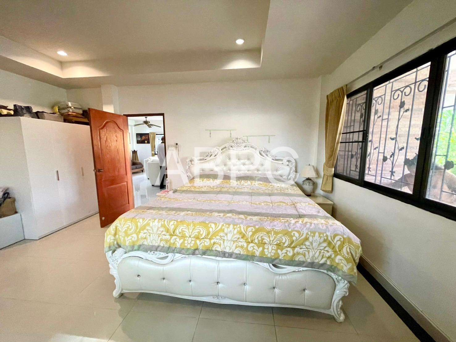 Four Bedroom Three Bathroom House in Popular Jomtien Village photo 14