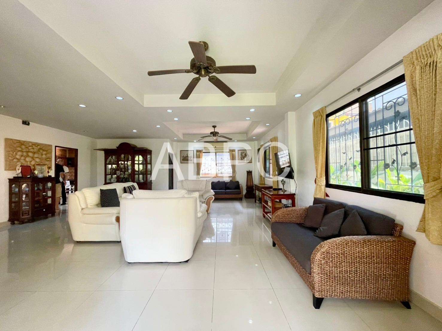Four Bedroom Three Bathroom House in Popular Jomtien Village photo 16