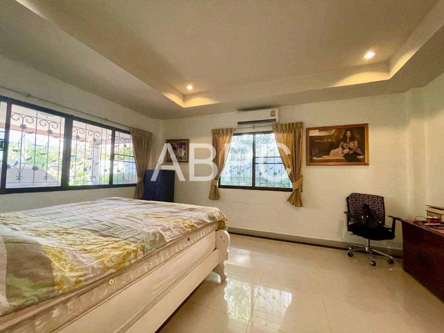 Four Bedroom Three Bathroom House in Popular Jomtien Village photo 25