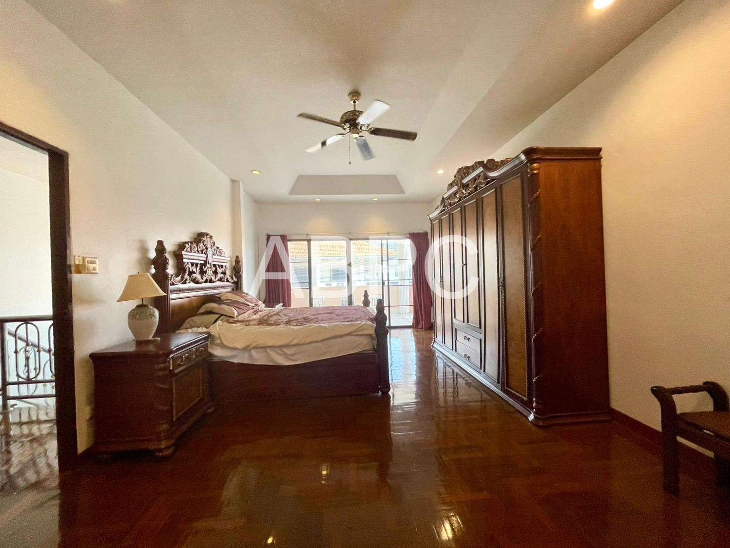 Four Bedroom Three Bathroom House in Popular Jomtien Village photo 6