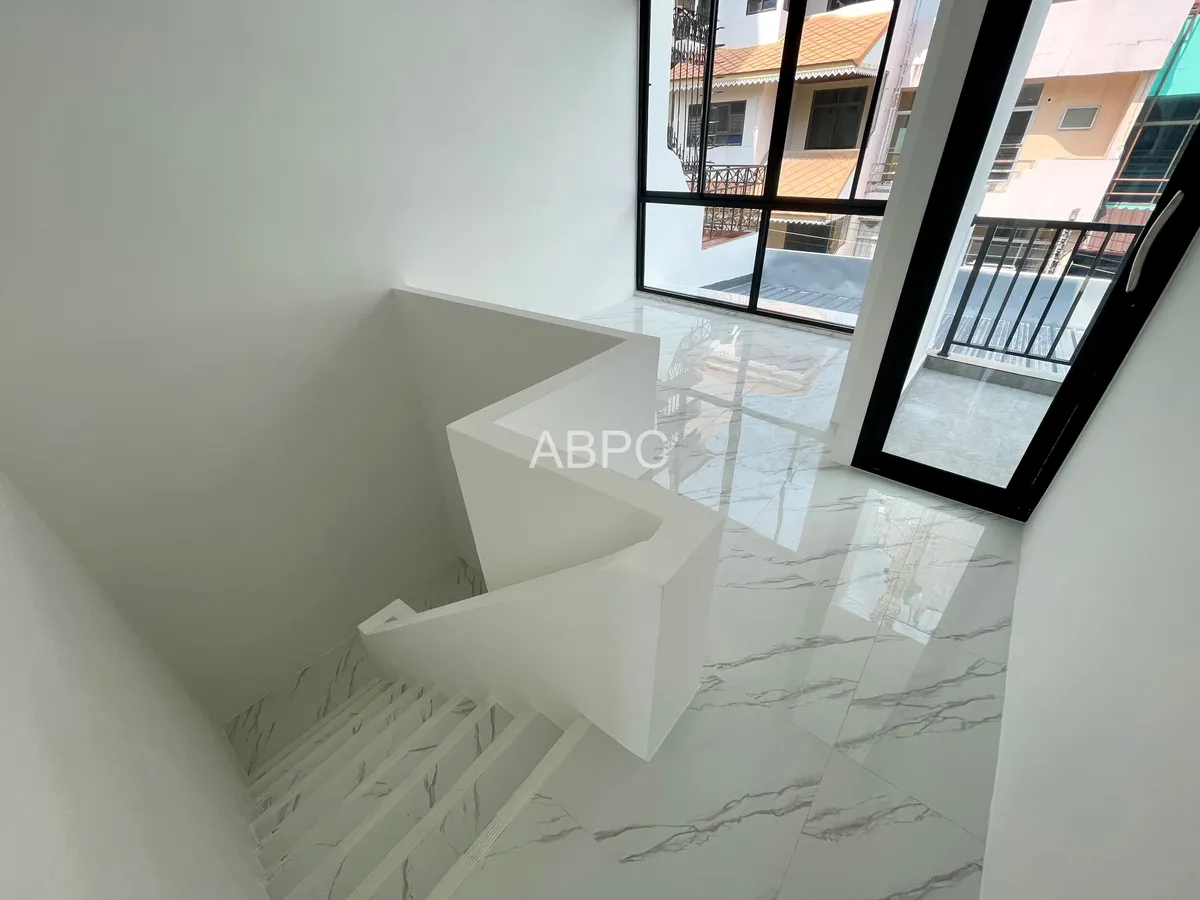 Newly Renovated Townhome 3 Story For Sale photo 11