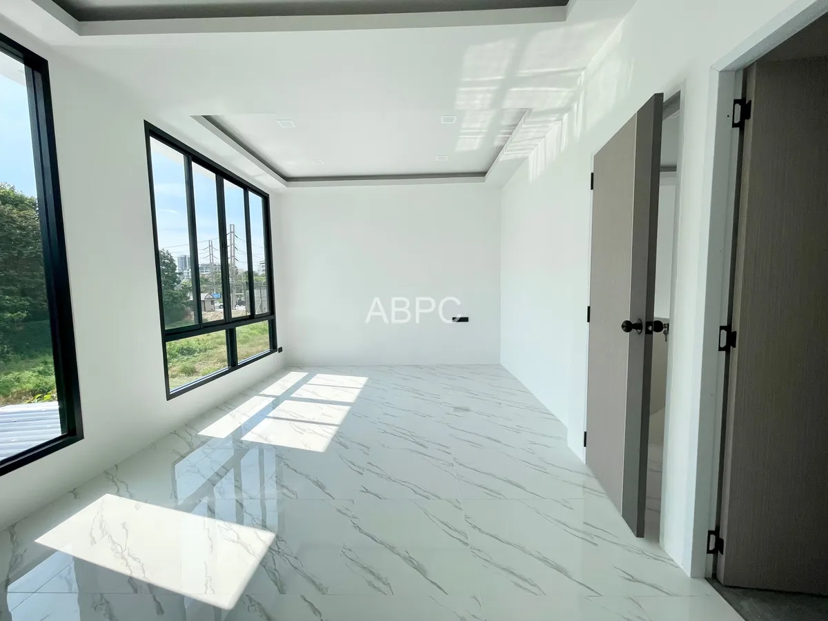 Newly Renovated Townhome 3 Story For Sale photo 12