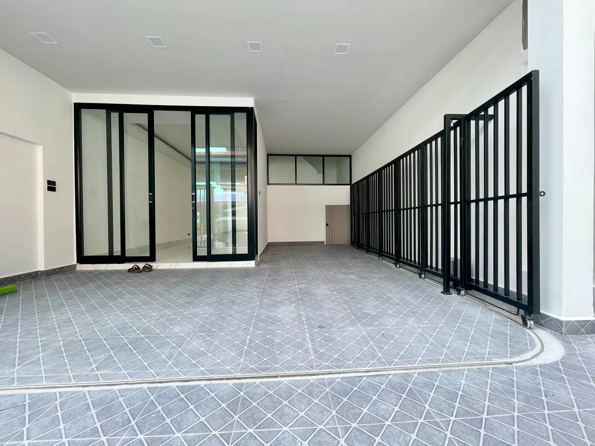 Newly Renovated Townhome 3 Story For Sale photo 20