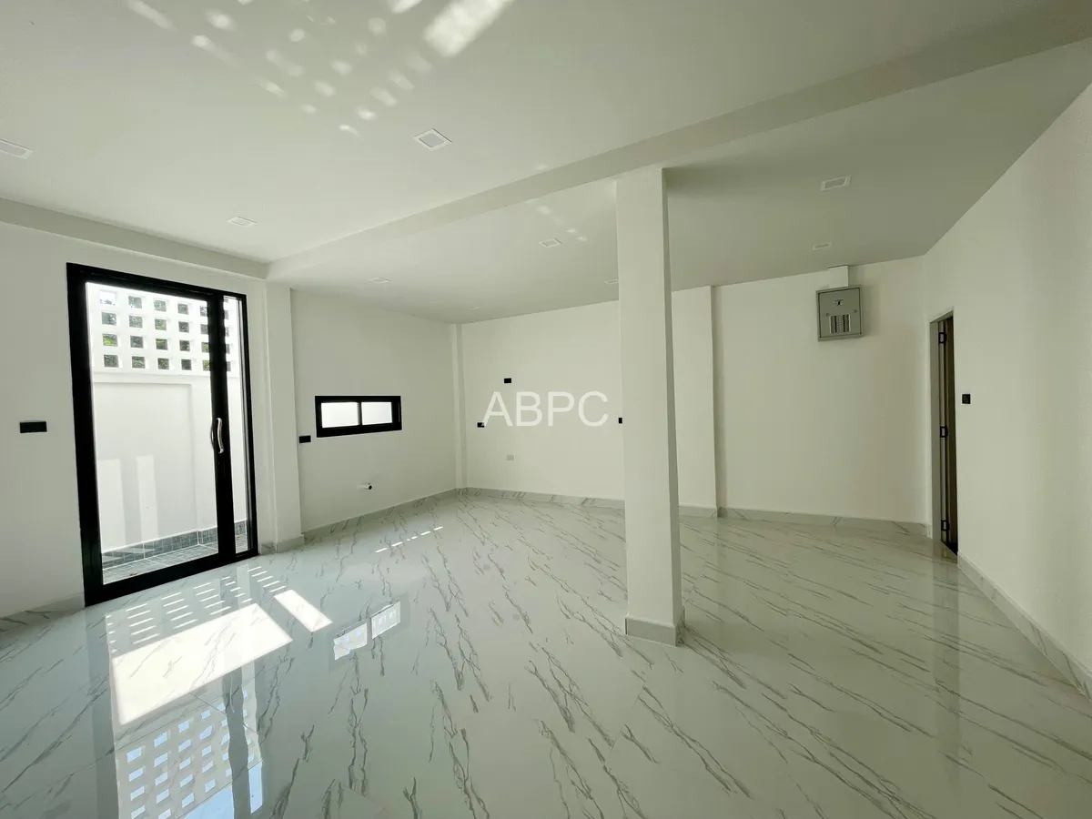 Newly Renovated Townhome 3 Story For Sale photo 3