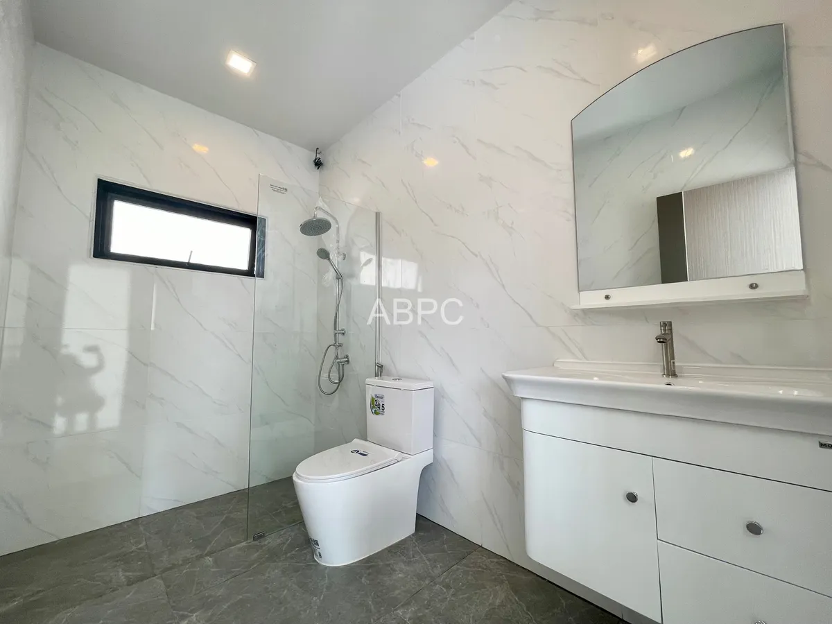 Newly Renovated Townhome 3 Story For Sale photo 7