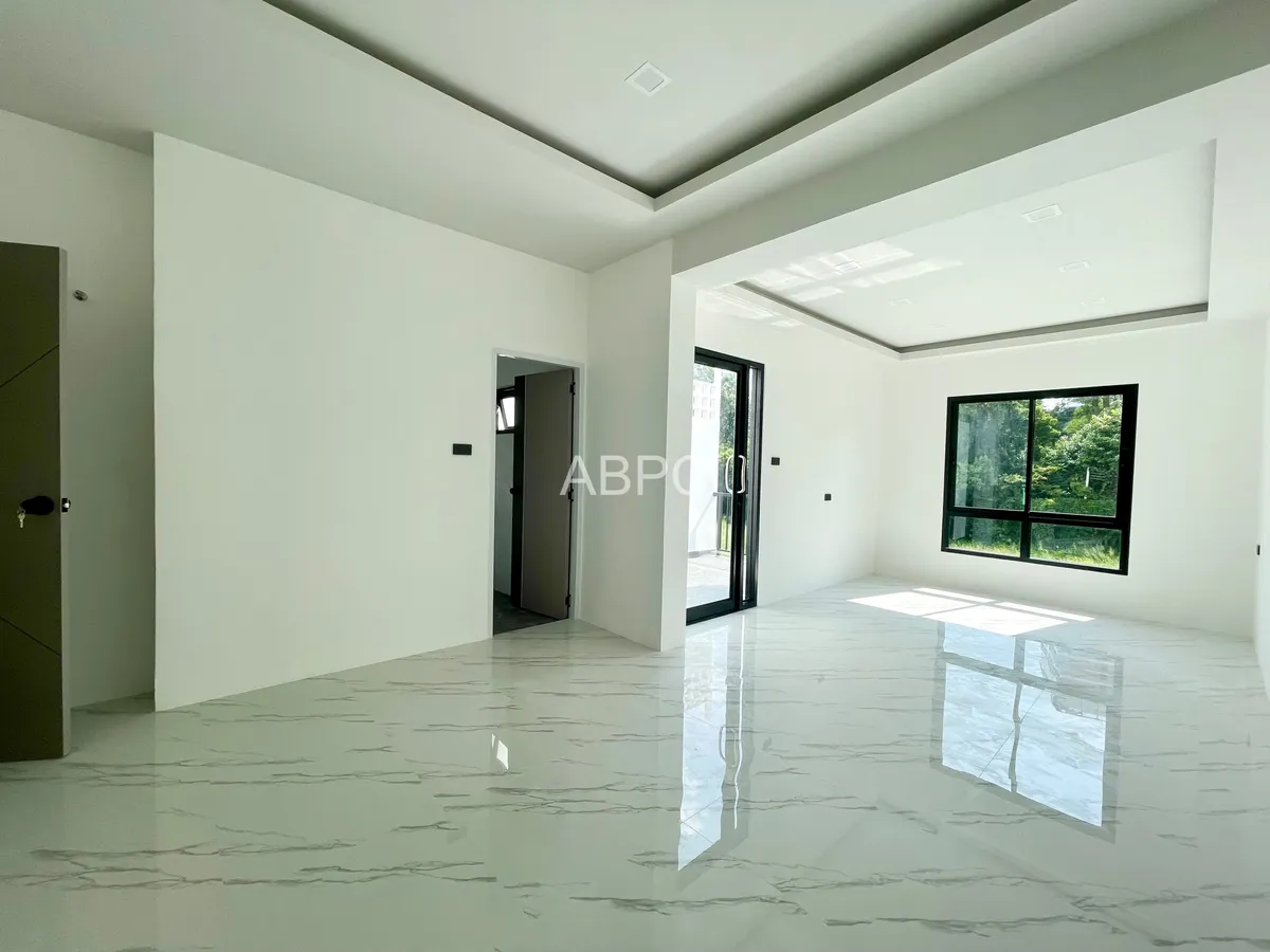 Newly Renovated Townhome 3 Story For Sale photo 8