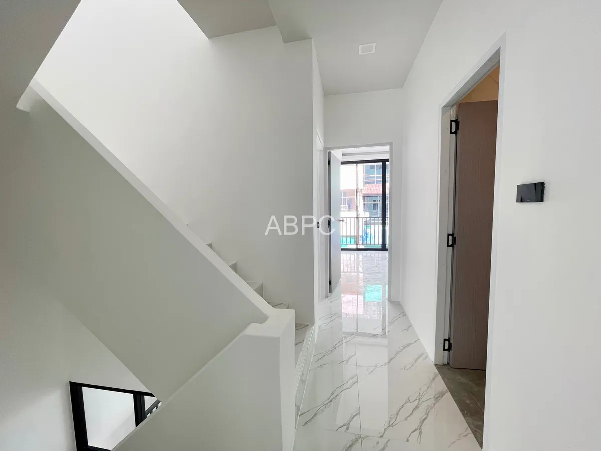 Newly Renovated Townhome 3 Story For Sale photo 9