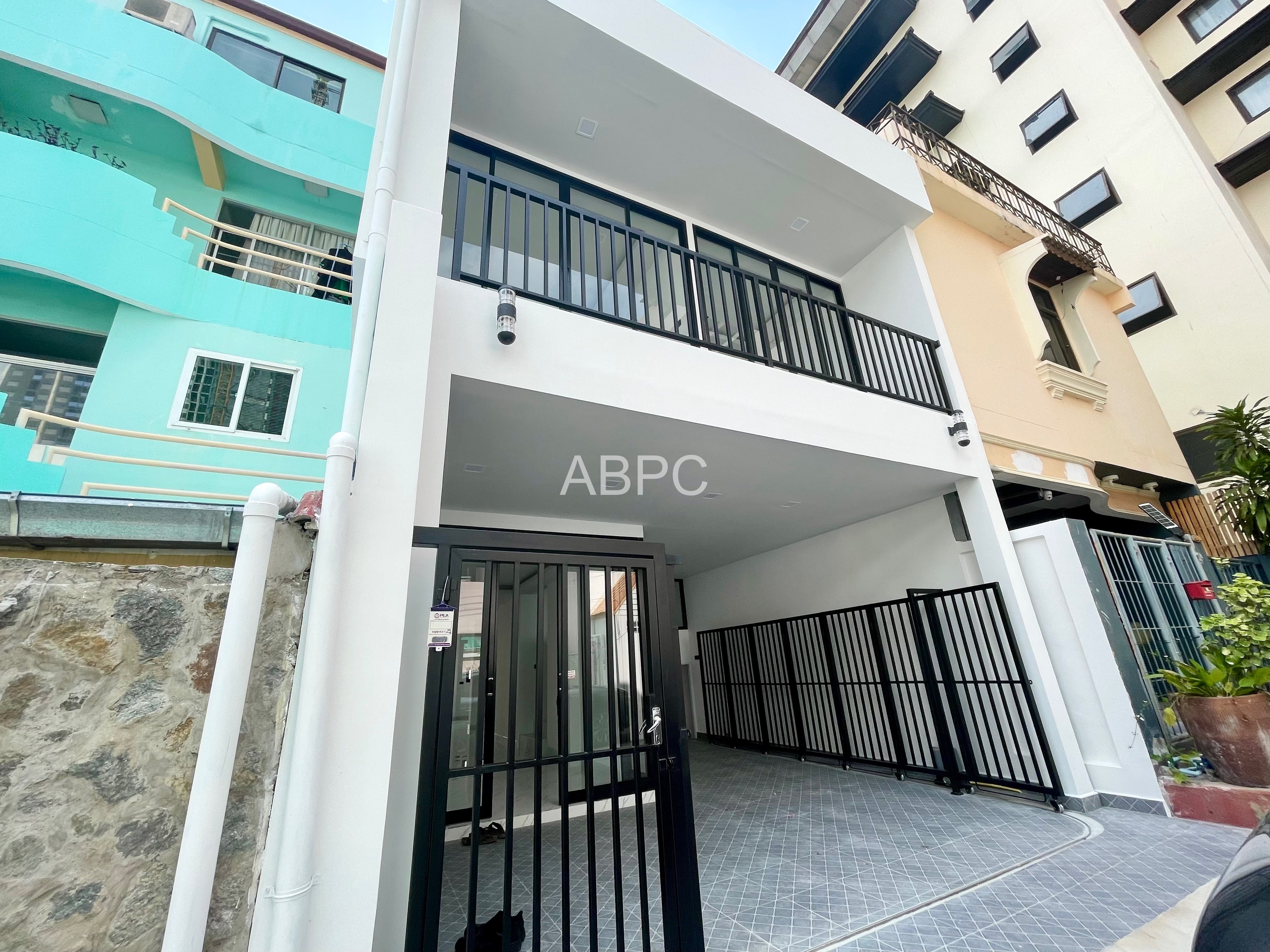 Newly Renovated Townhome 3 Story For Sale