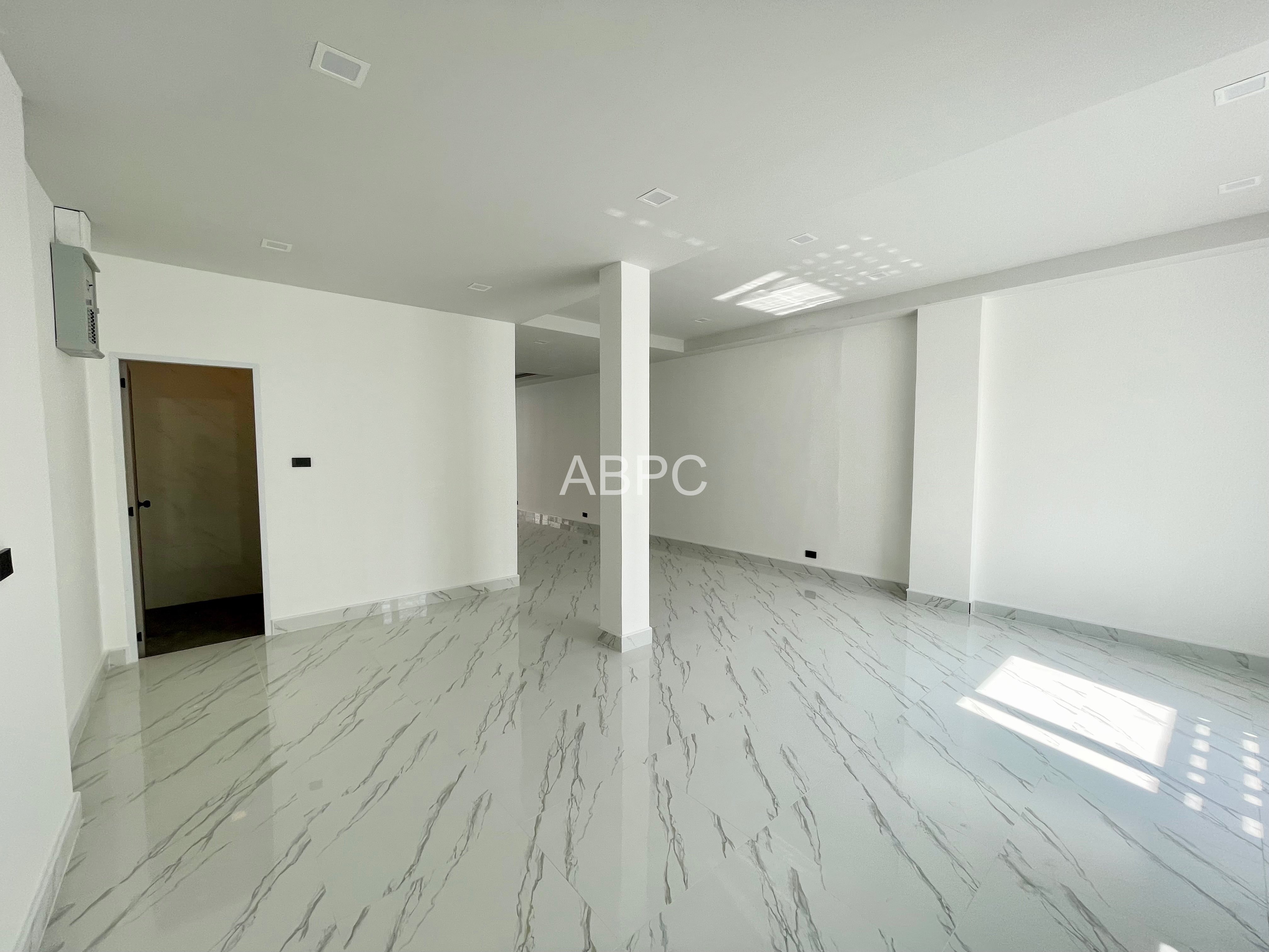 Newly Renovated Townhome 3 Story For Sale photo 5