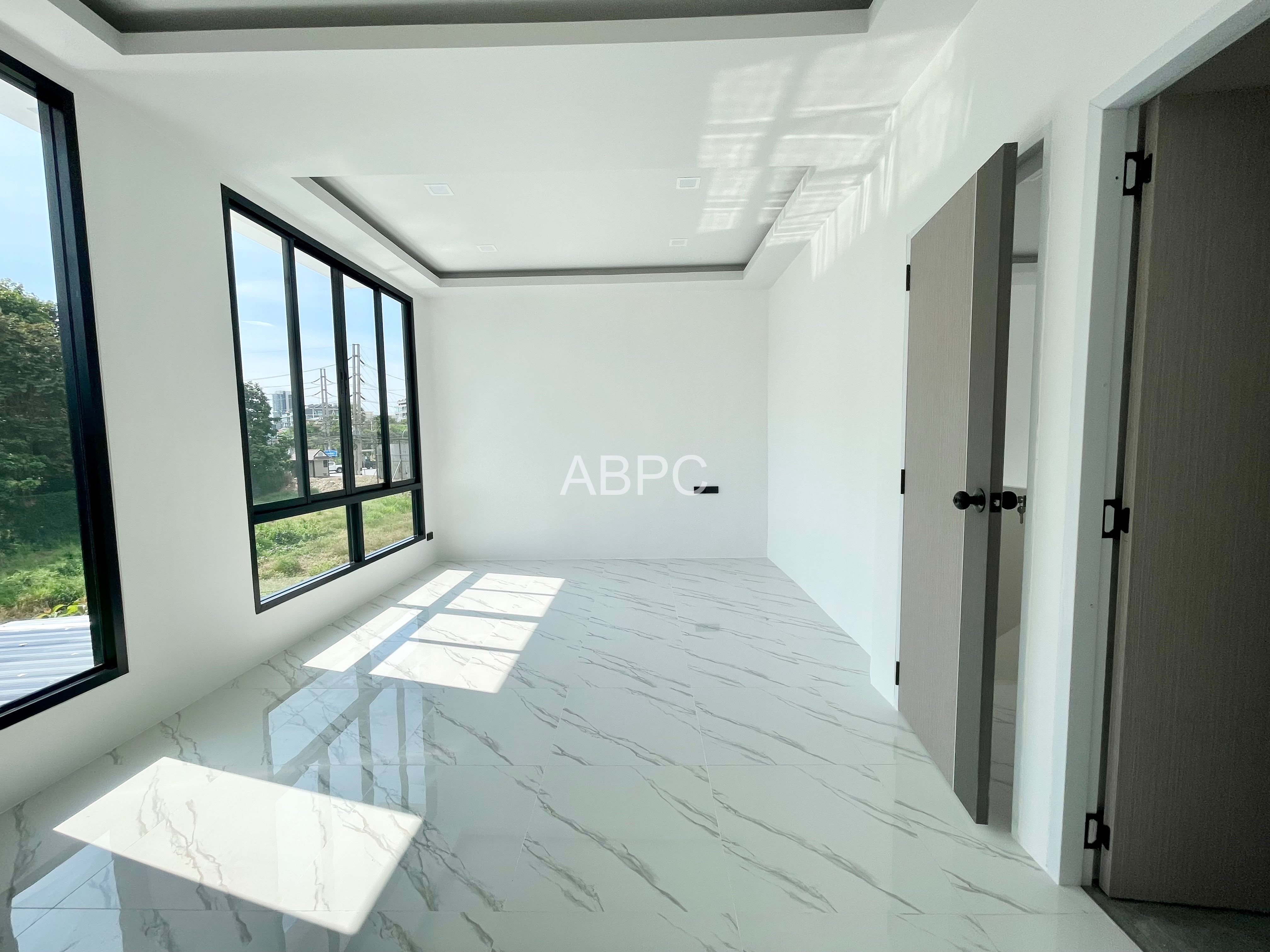 Newly Renovated Townhome 3 Story For Sale photo 13