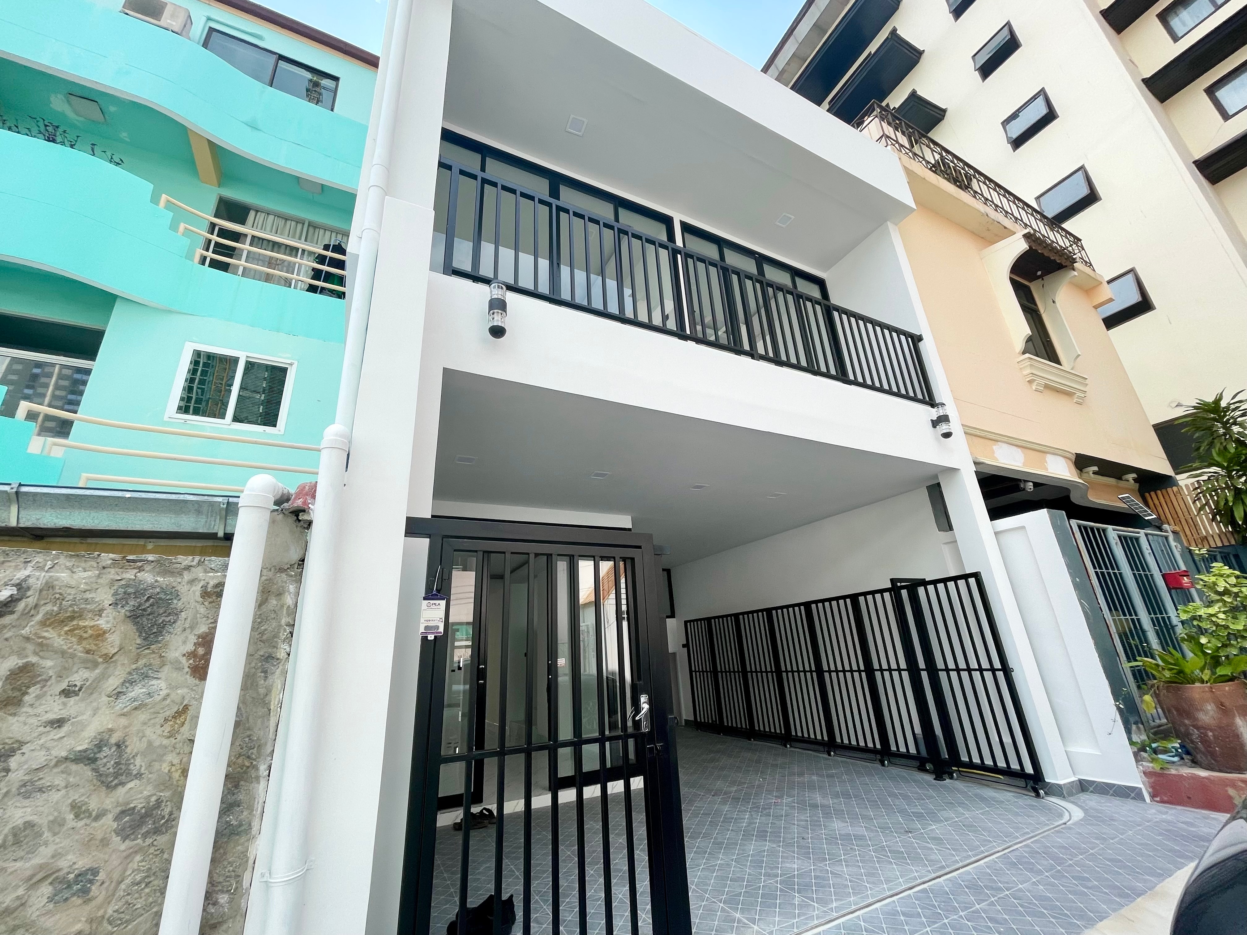 Newly Renovated Townhome 3 Story For Sale photo 15