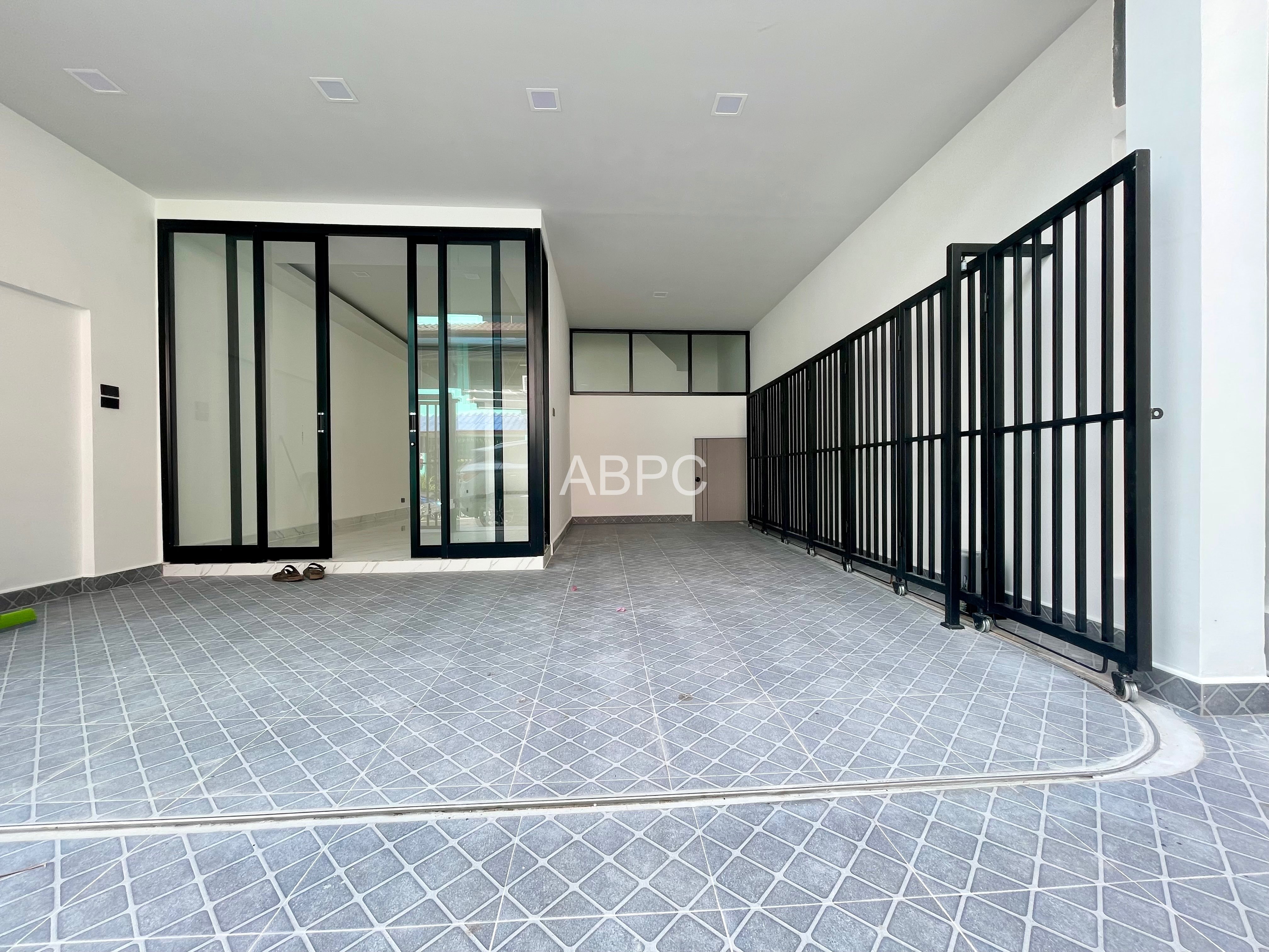 Newly Renovated Townhome 3 Story For Sale photo 3