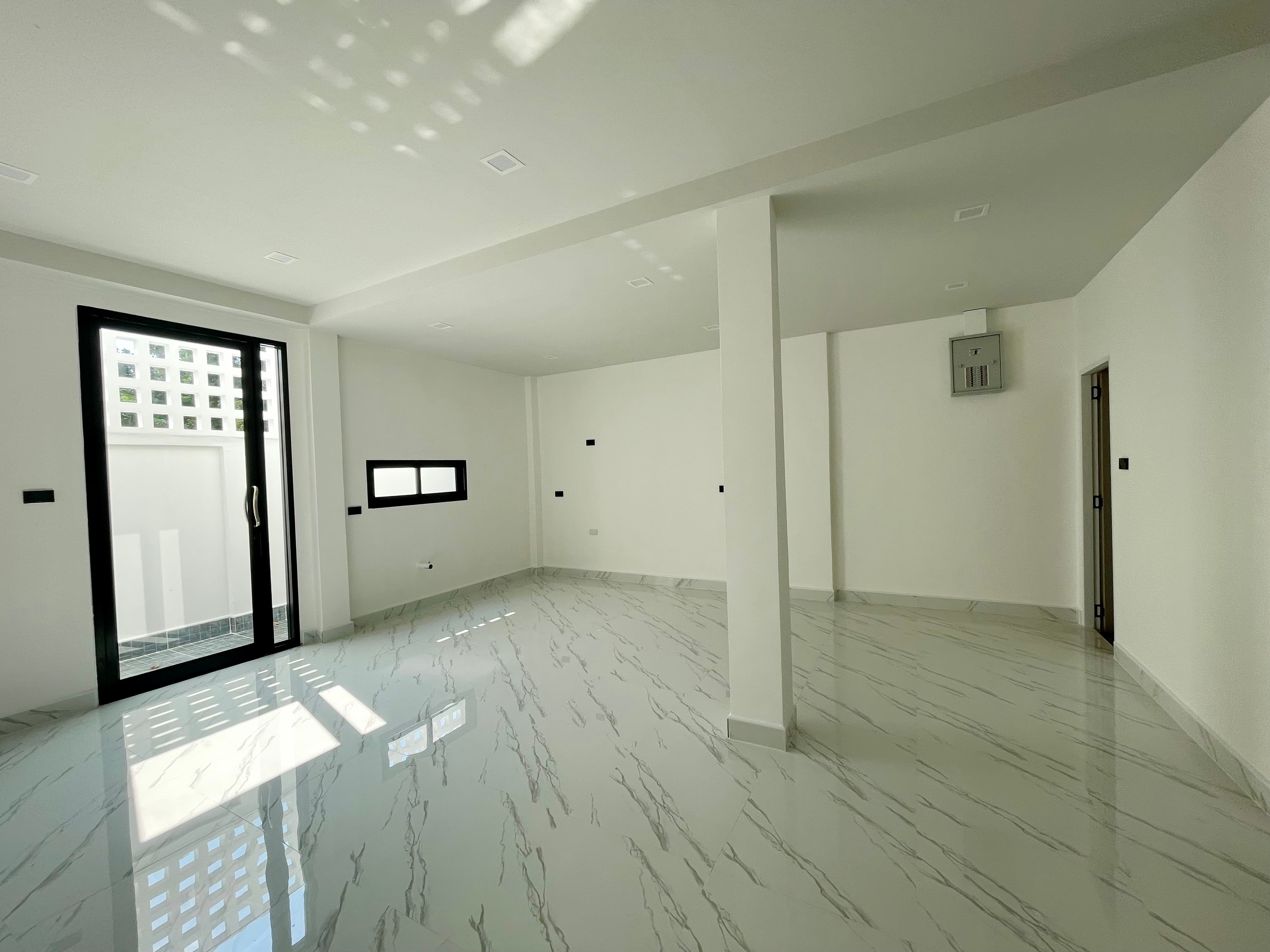 Newly Renovated Townhome 3 Story For Sale photo 18