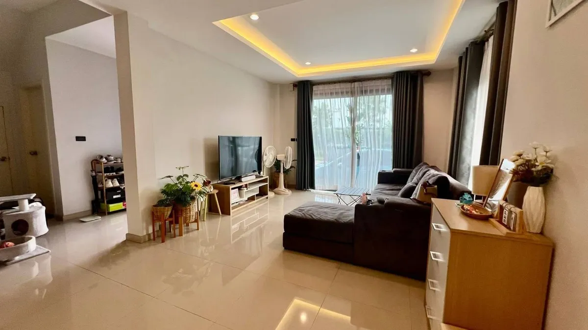 House For Sale photo 11