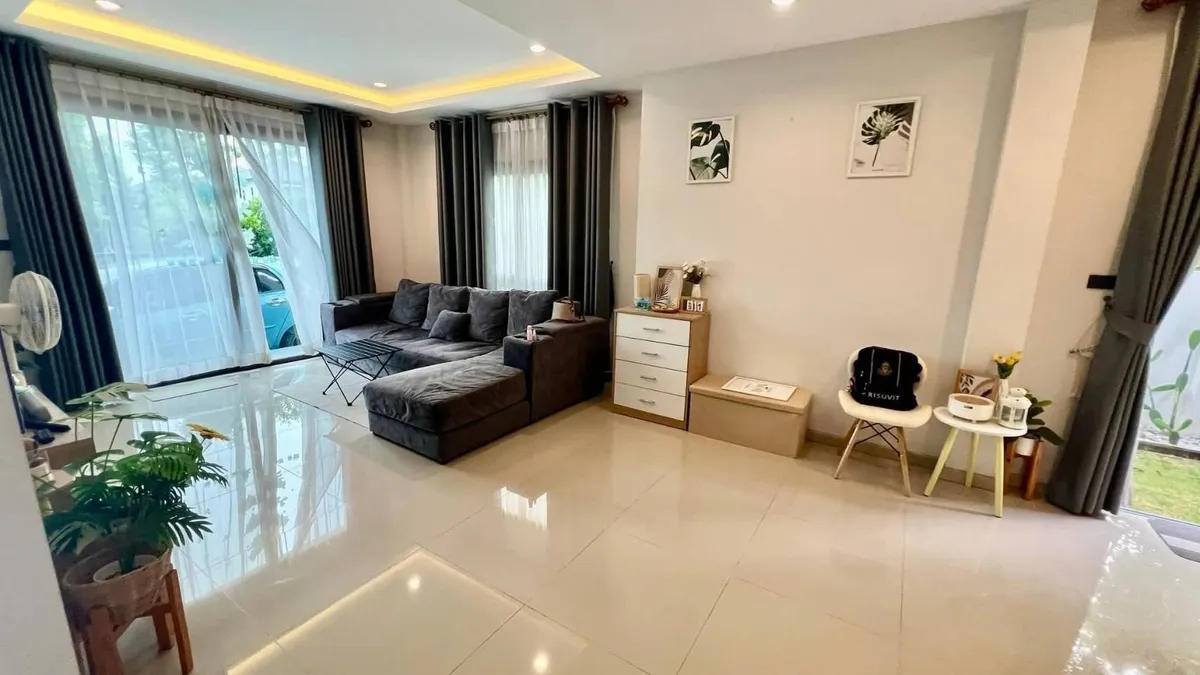House For Sale photo 12