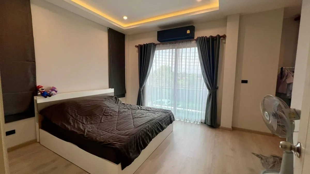 House For Sale photo 17