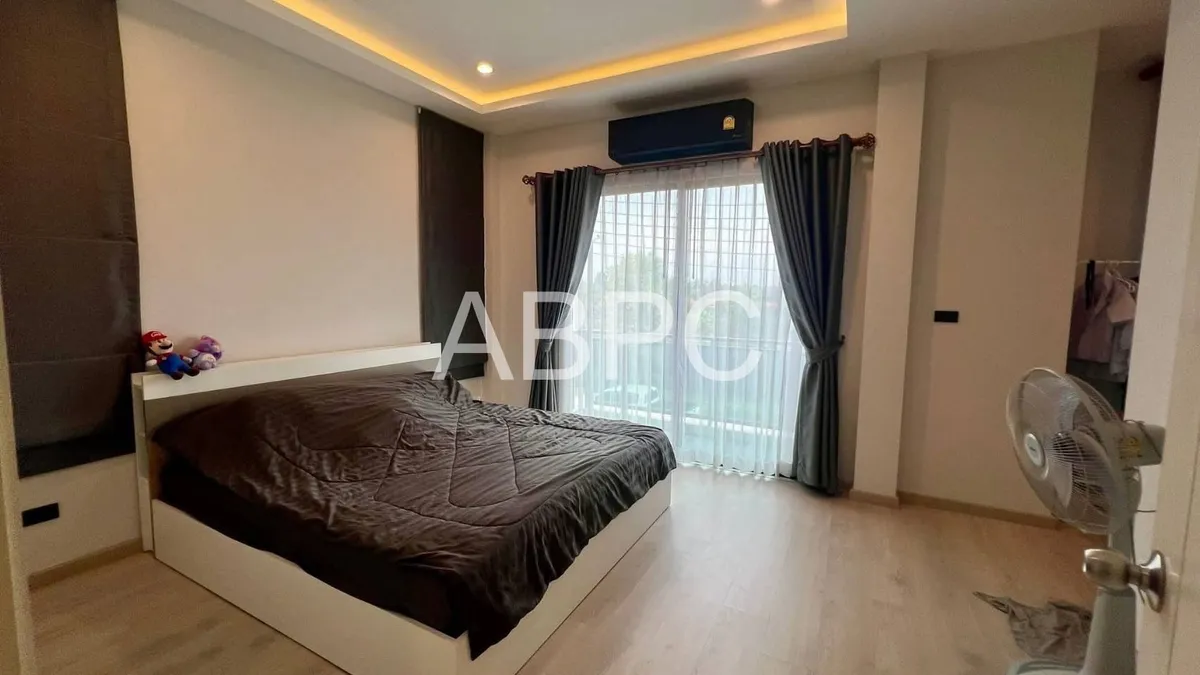 House For Sale photo 9