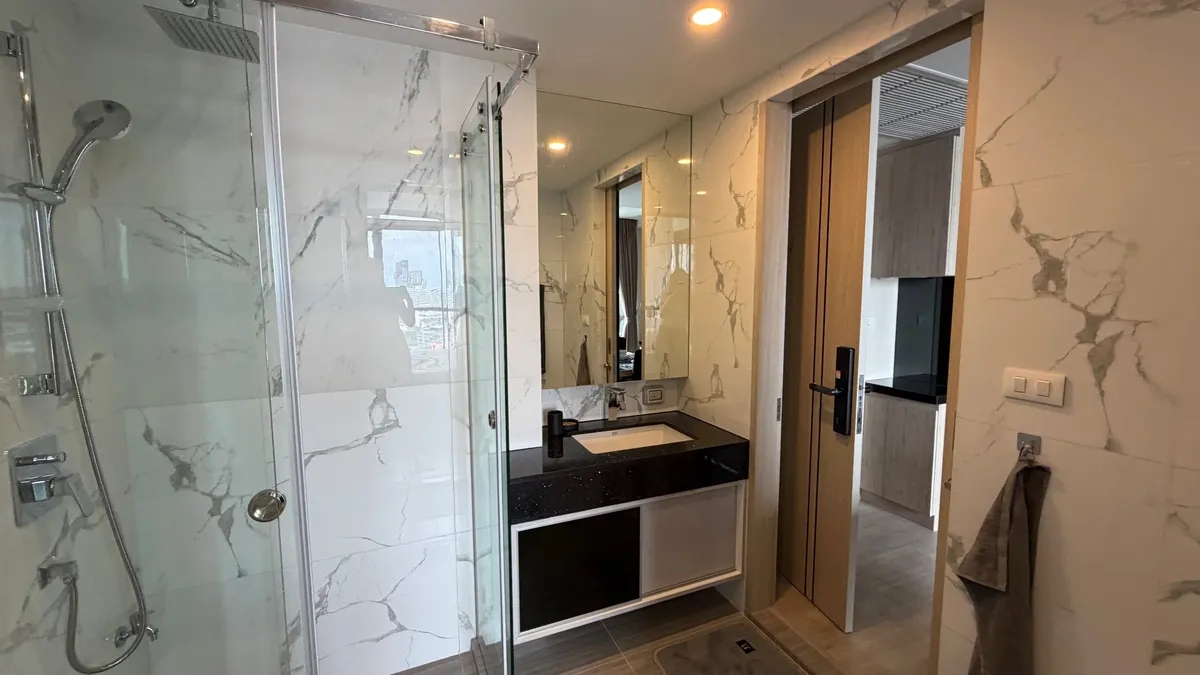 Luxurious One bedroom Condo For Rent In Prahtamnak photo 16