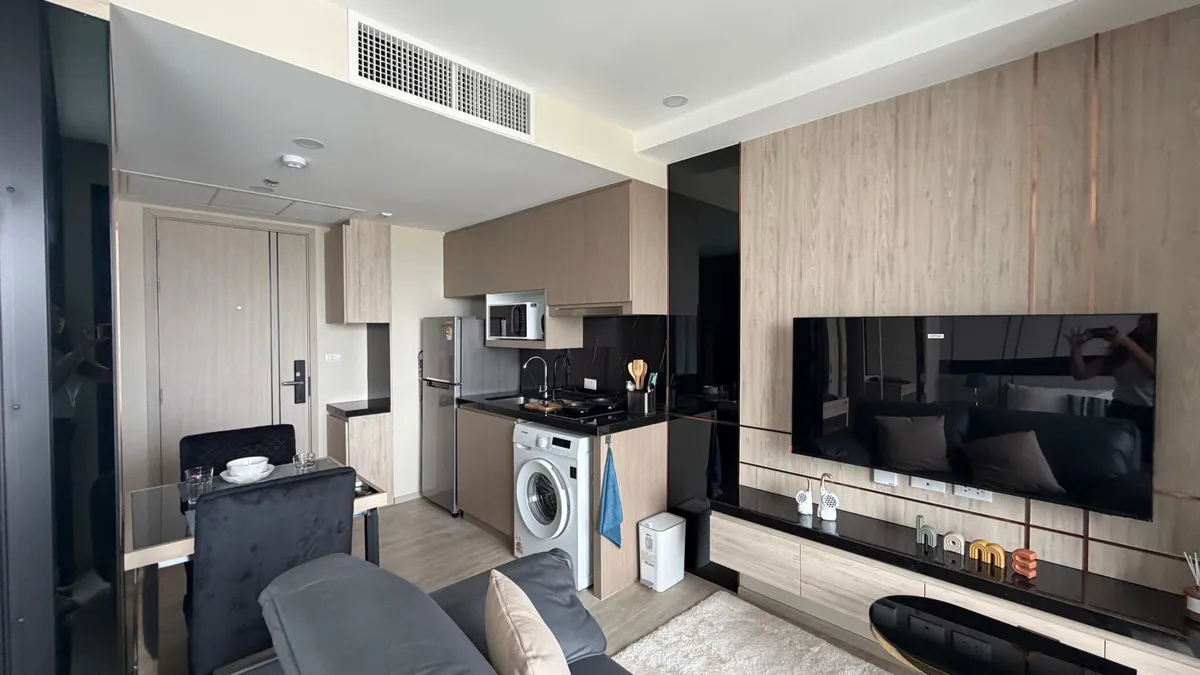 Luxurious One bedroom Condo For Rent In Prahtamnak photo 21