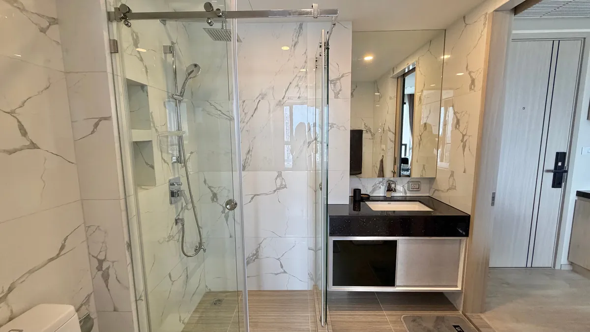 Luxurious One bedroom Condo For Rent In Prahtamnak photo 23