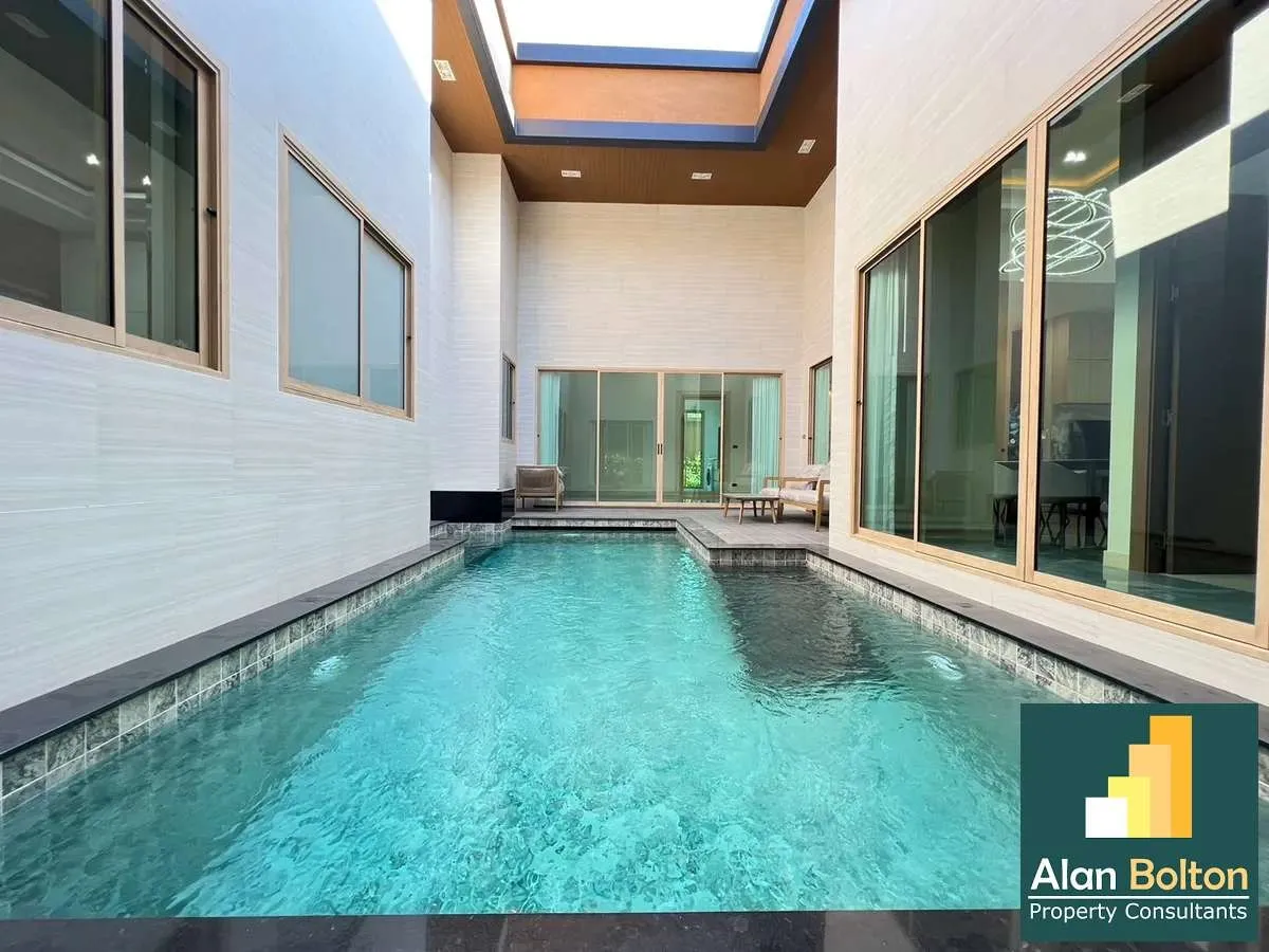 Luxury Pool Villa 4 Bedrooms 5 Bathrooms in East Pattaya photo 11