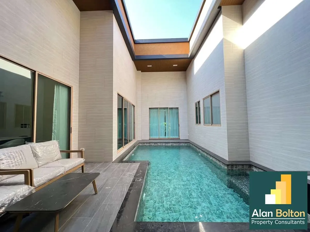 Luxury Pool Villa 4 Bedrooms 5 Bathrooms in East Pattaya photo 12