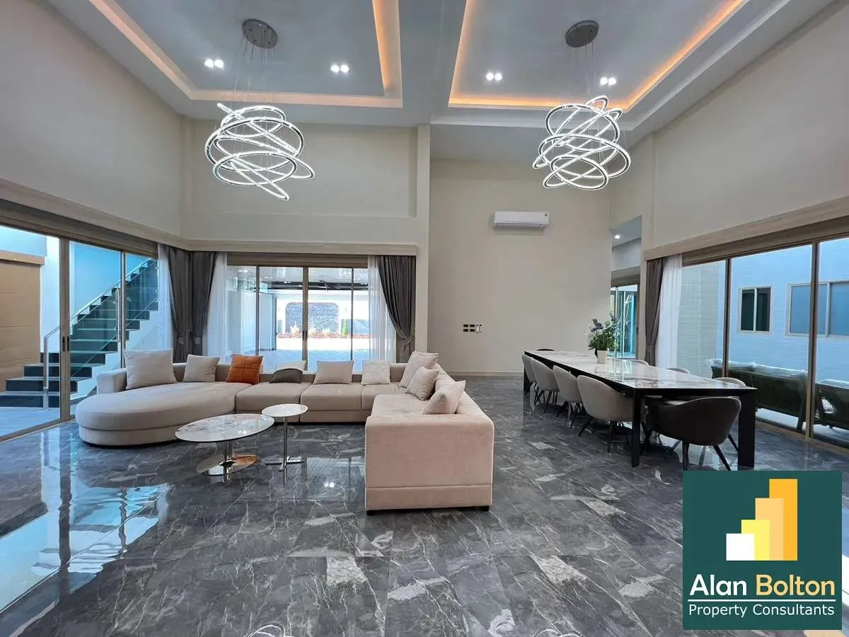 Luxury Pool Villa 4 Bedrooms 5 Bathrooms in East Pattaya photo 15