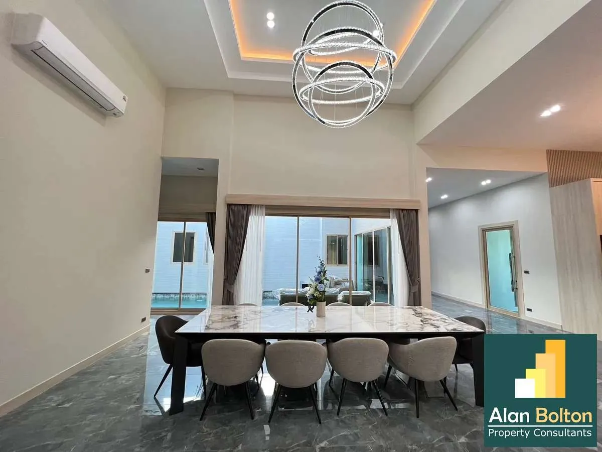 Luxury Pool Villa 4 Bedrooms 5 Bathrooms in East Pattaya photo 3