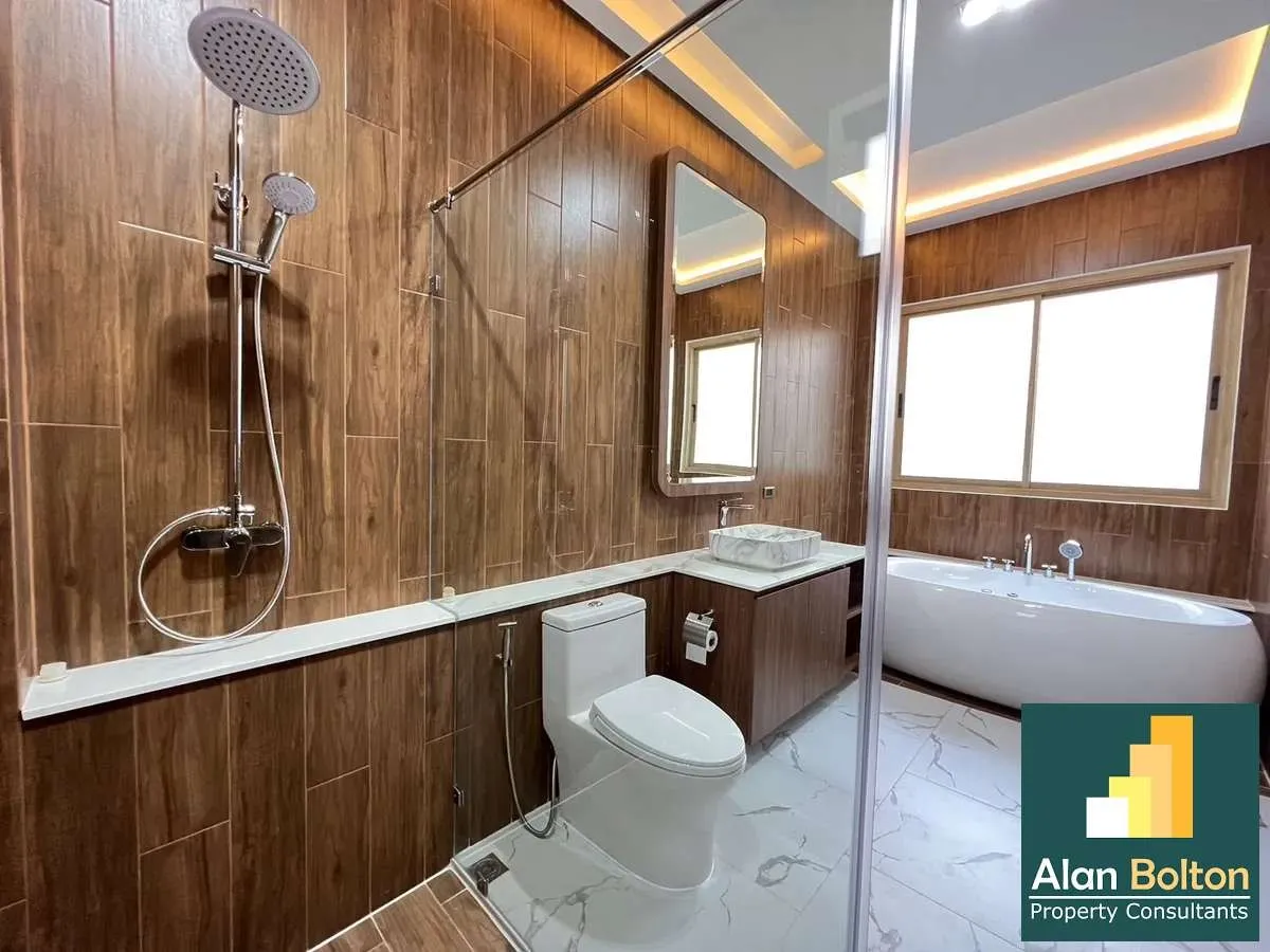 Luxury Pool Villa 4 Bedrooms 5 Bathrooms in East Pattaya photo 8