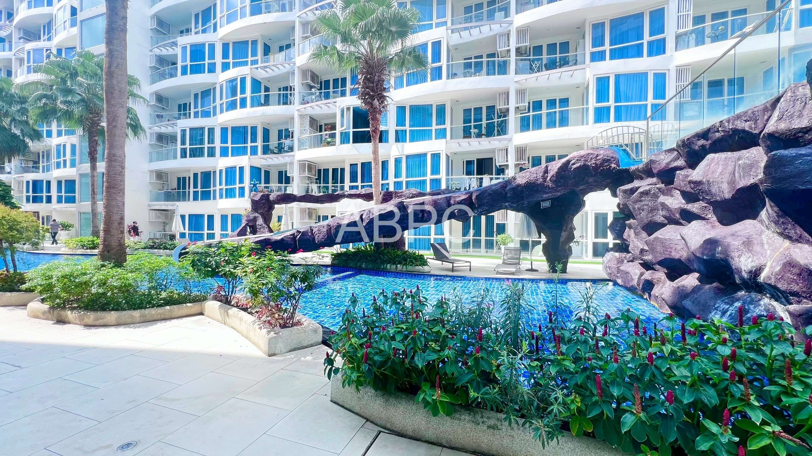 Beautiful Pool View 1 bedroom 1 bathroom (FQ) in Central Pattaya for Sale photo 4