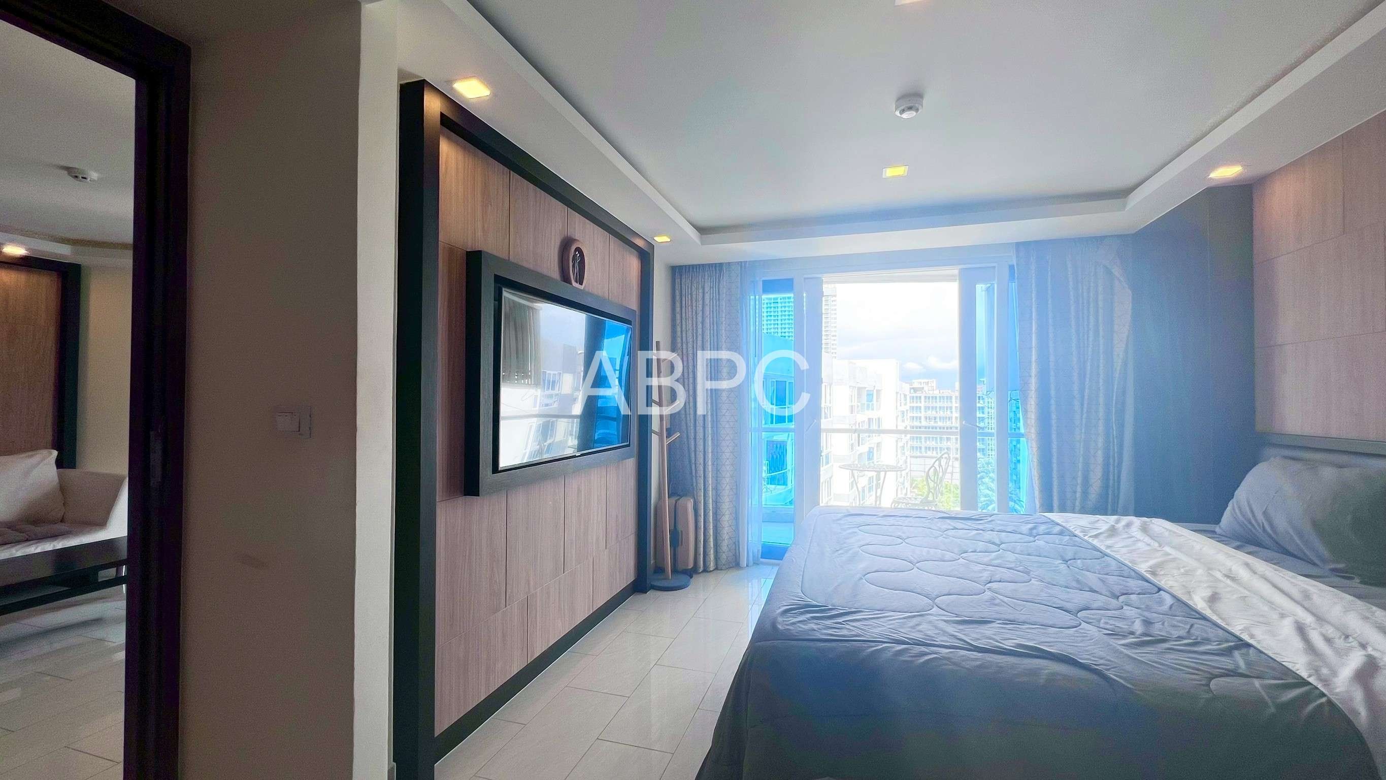 Beautiful Pool View 1 bedroom 1 bathroom (FQ) in Central Pattaya for Sale photo 6