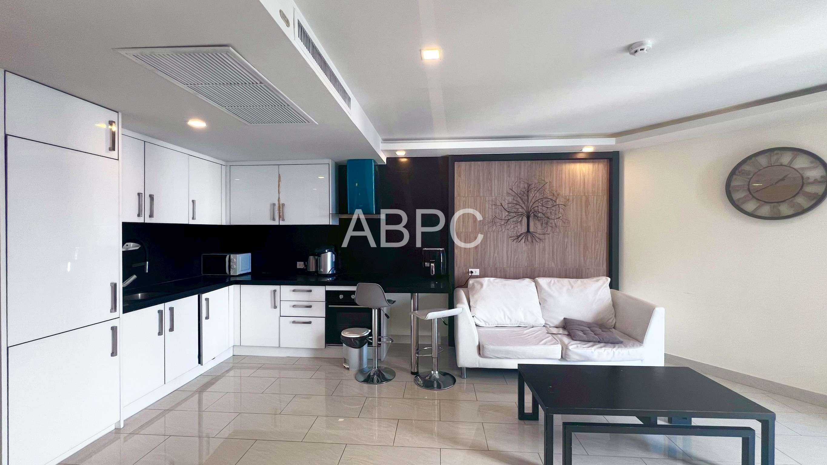 Beautiful Pool View 1 bedroom 1 bathroom (FQ) in Central Pattaya for Sale photo 2