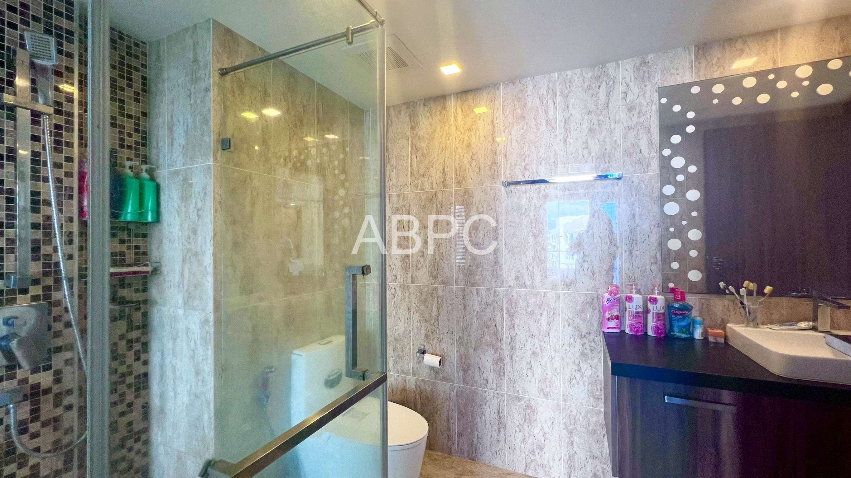 Beautiful Pool View 1 bedroom 1 bathroom (FQ) in Central Pattaya for Sale photo 8