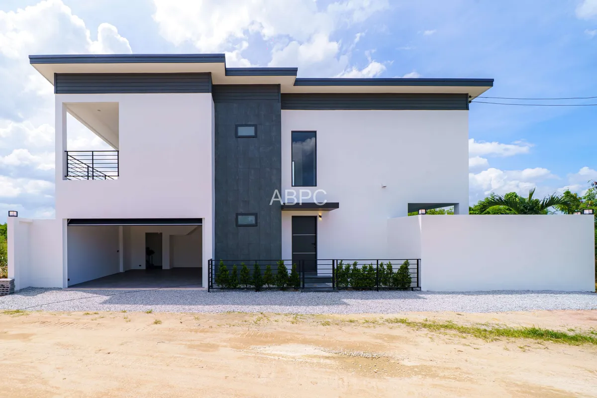Modern pool villa 4 Bedrooms 3 Bathrooms in Mapprachan photo 2